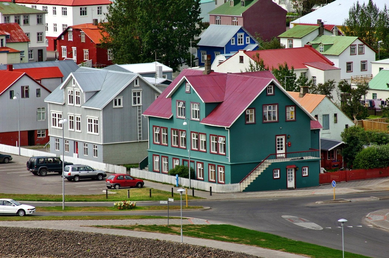 Iceland: The Island of Fire, Ice, and High Prices (image credits: pixabay)