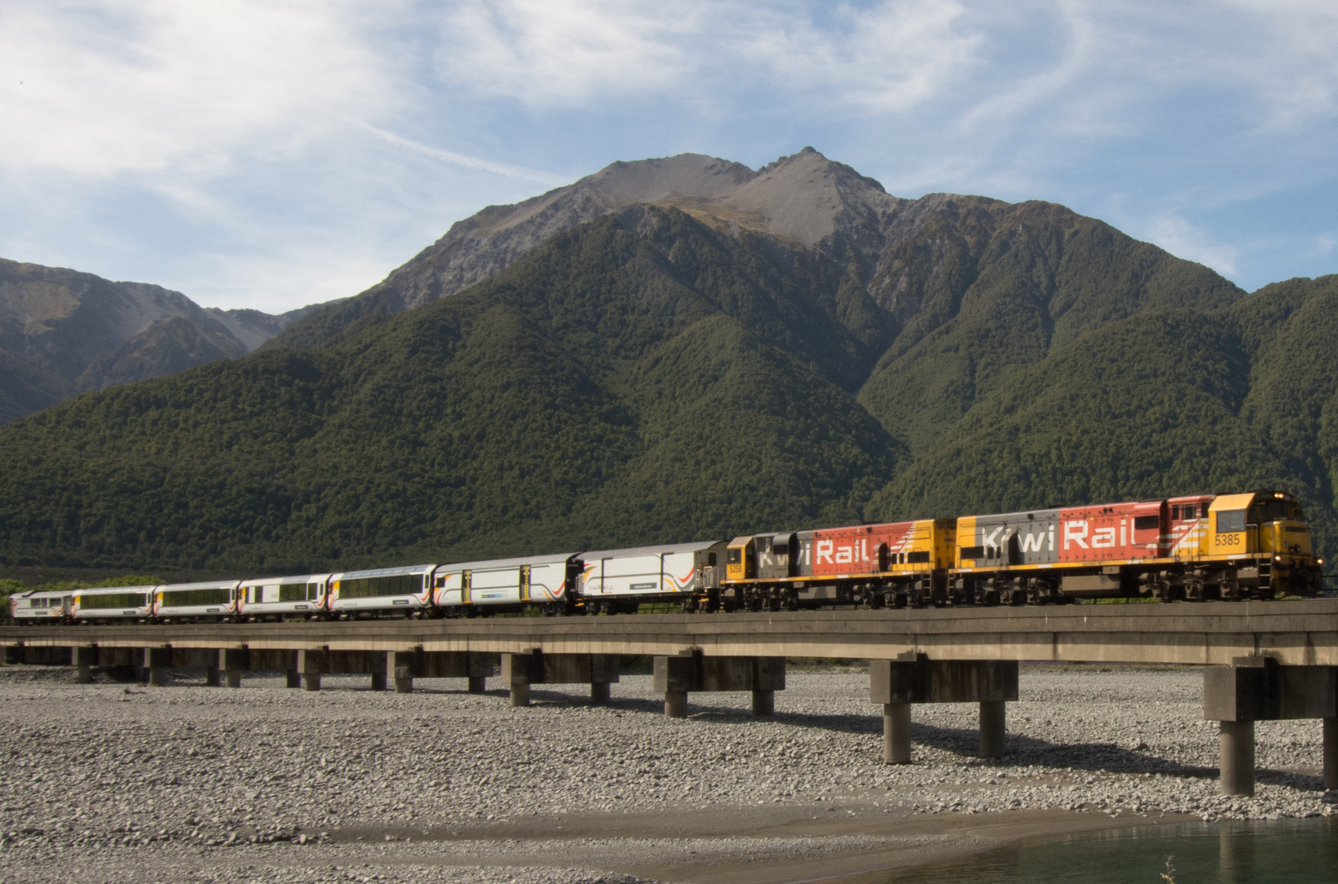TranzAlpine: Wild Romance in New Zealand (image credits: wikimedia)