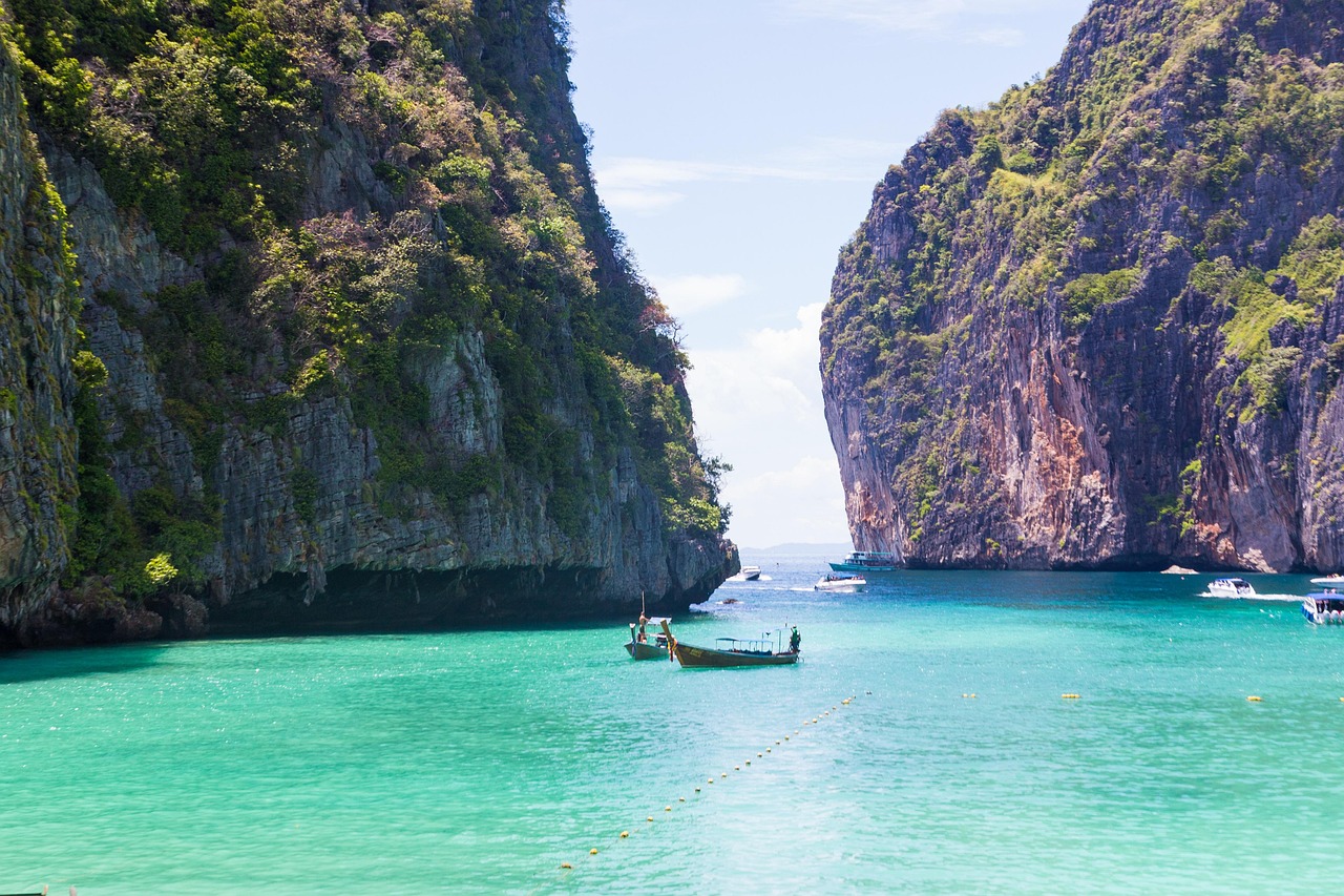 Thailand: Protecting Paradise with Quotas and Green Fees (image credits: pixabay)