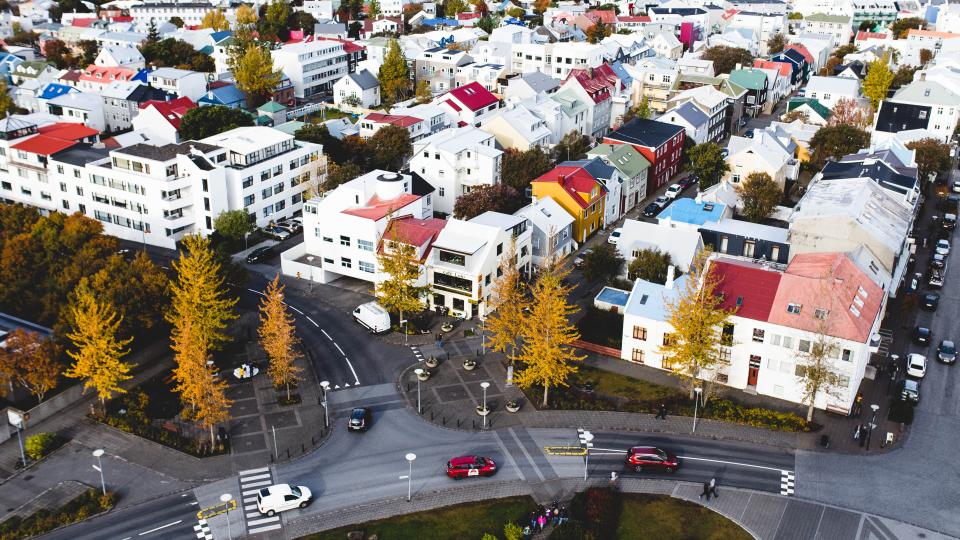 Voices of Experience: What Residents Say (image credits: stocksnap)