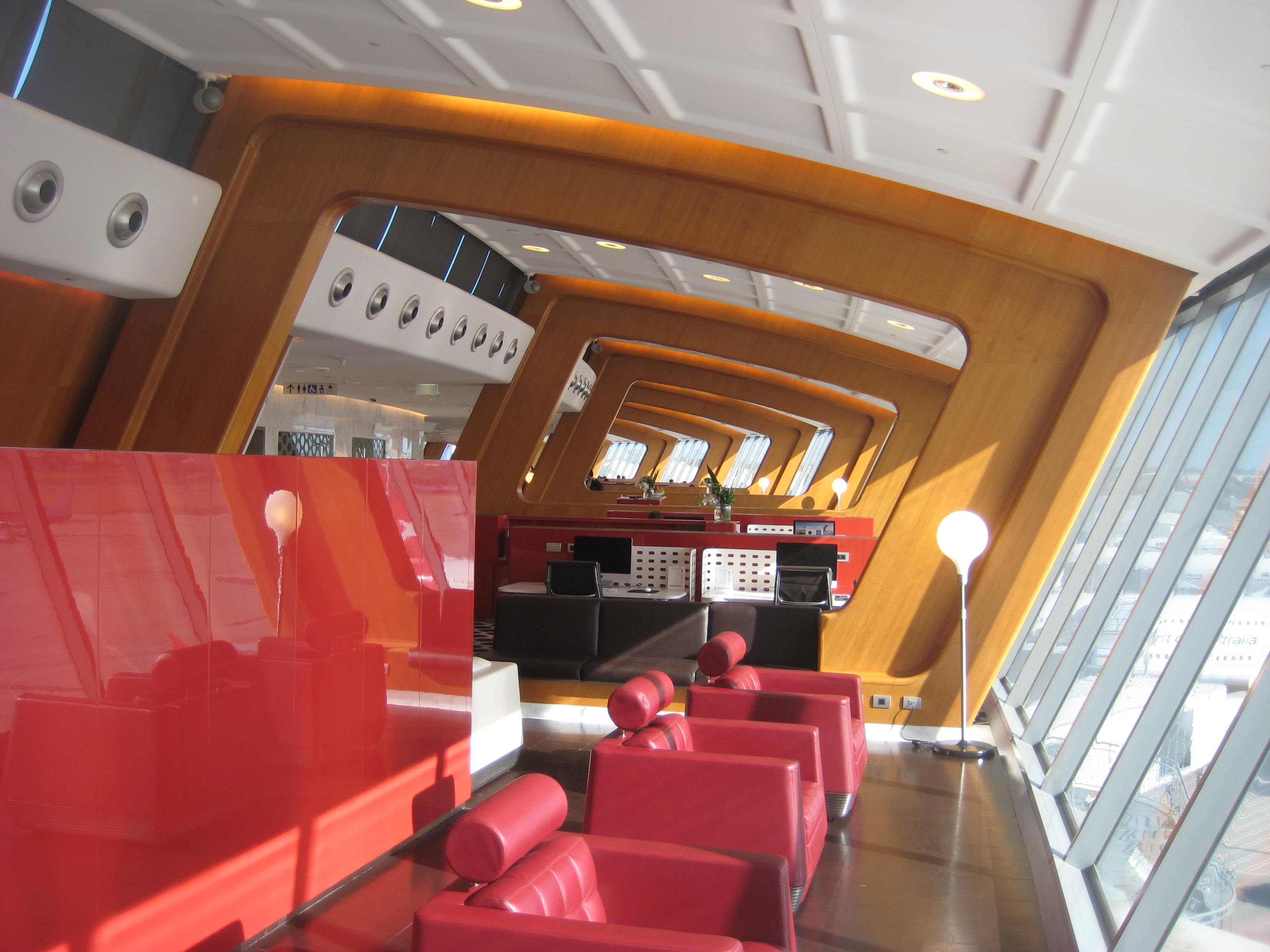Qantas First Class: The Spirit of Australia at Its Finest (image credits: wikimedia)
