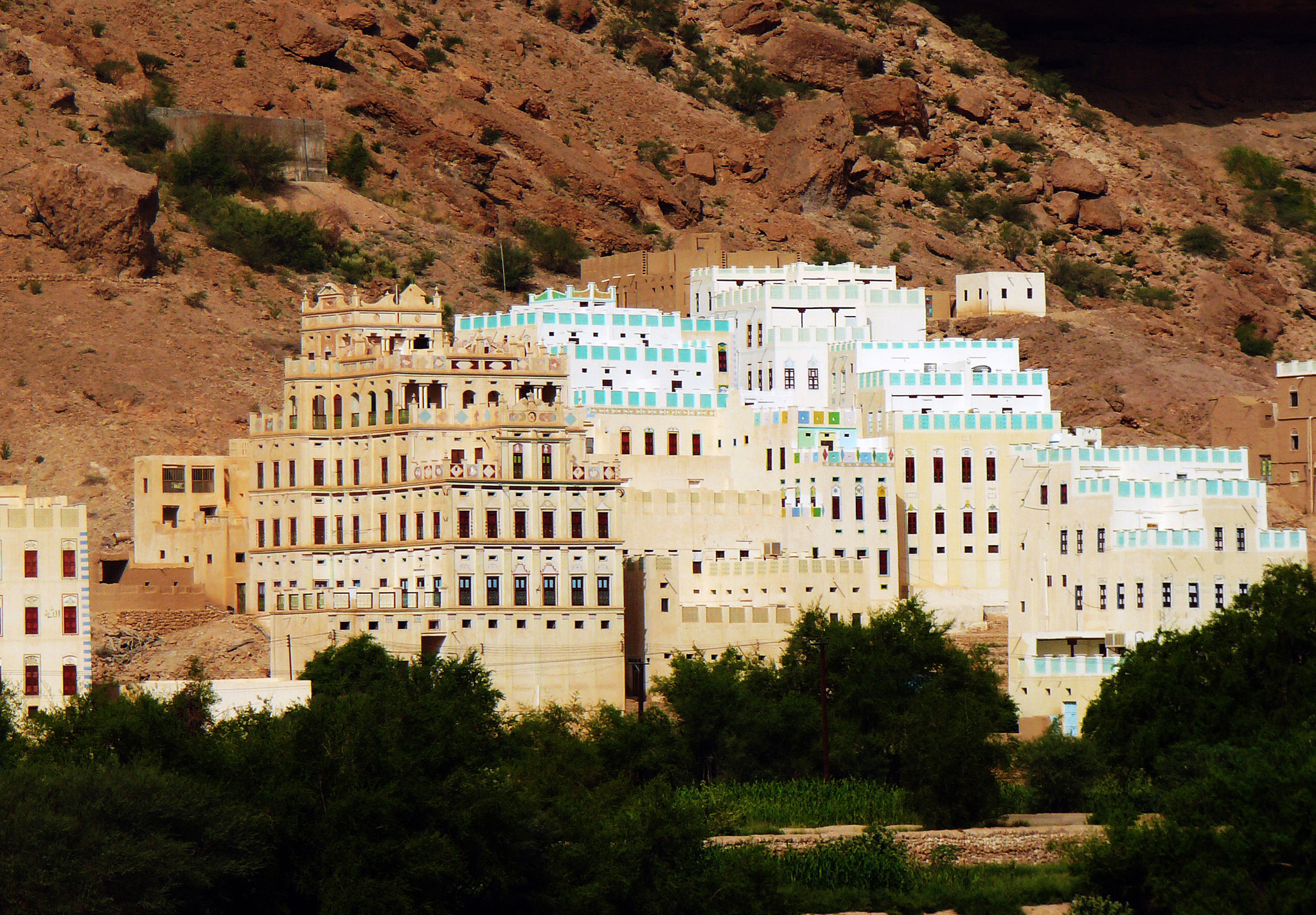 Yemen Ancient Beauty Amid Uncertainty (image credits: wikimedia)