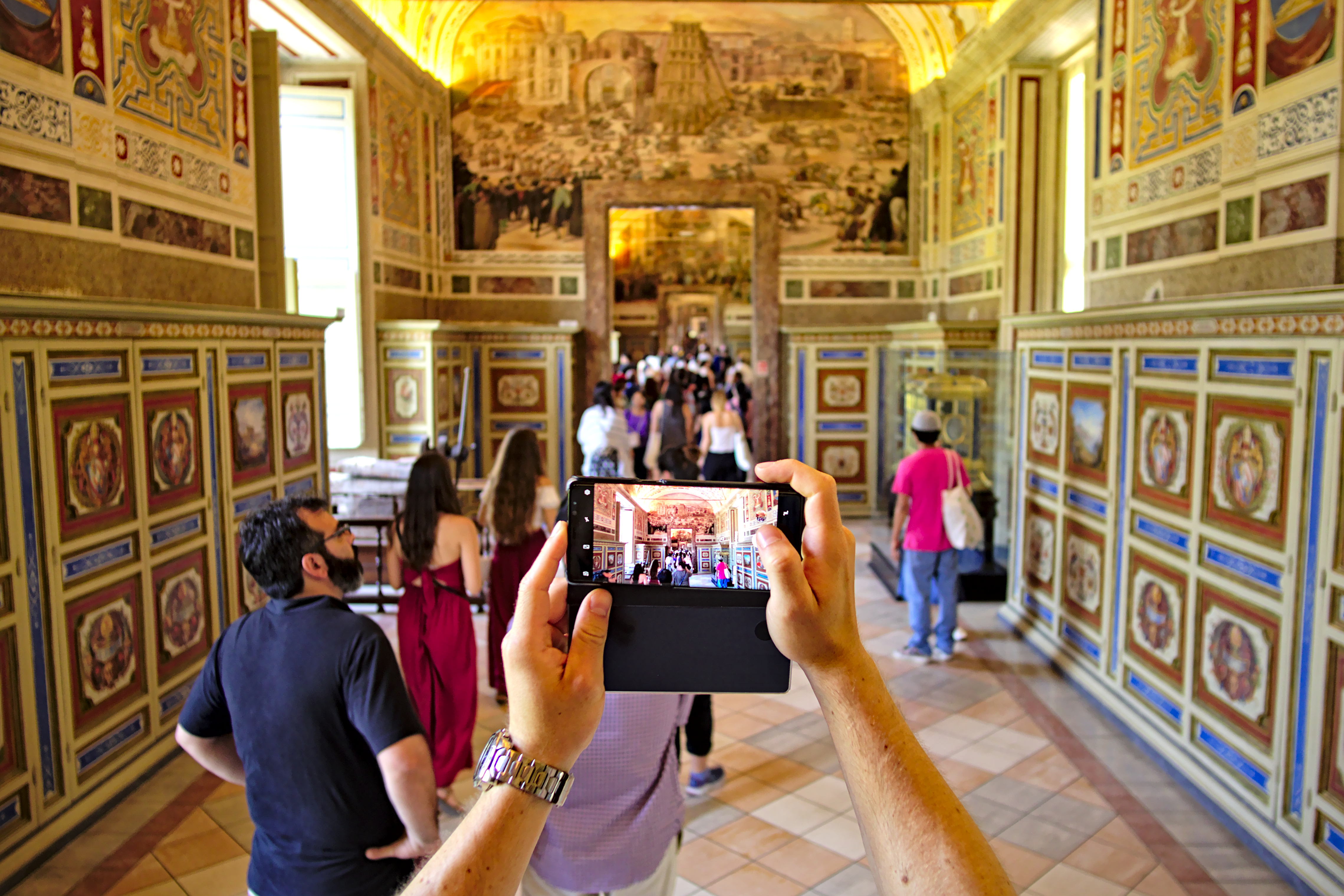 Navigating the Crowds: Tips for Visitors (image credits: wikimedia)