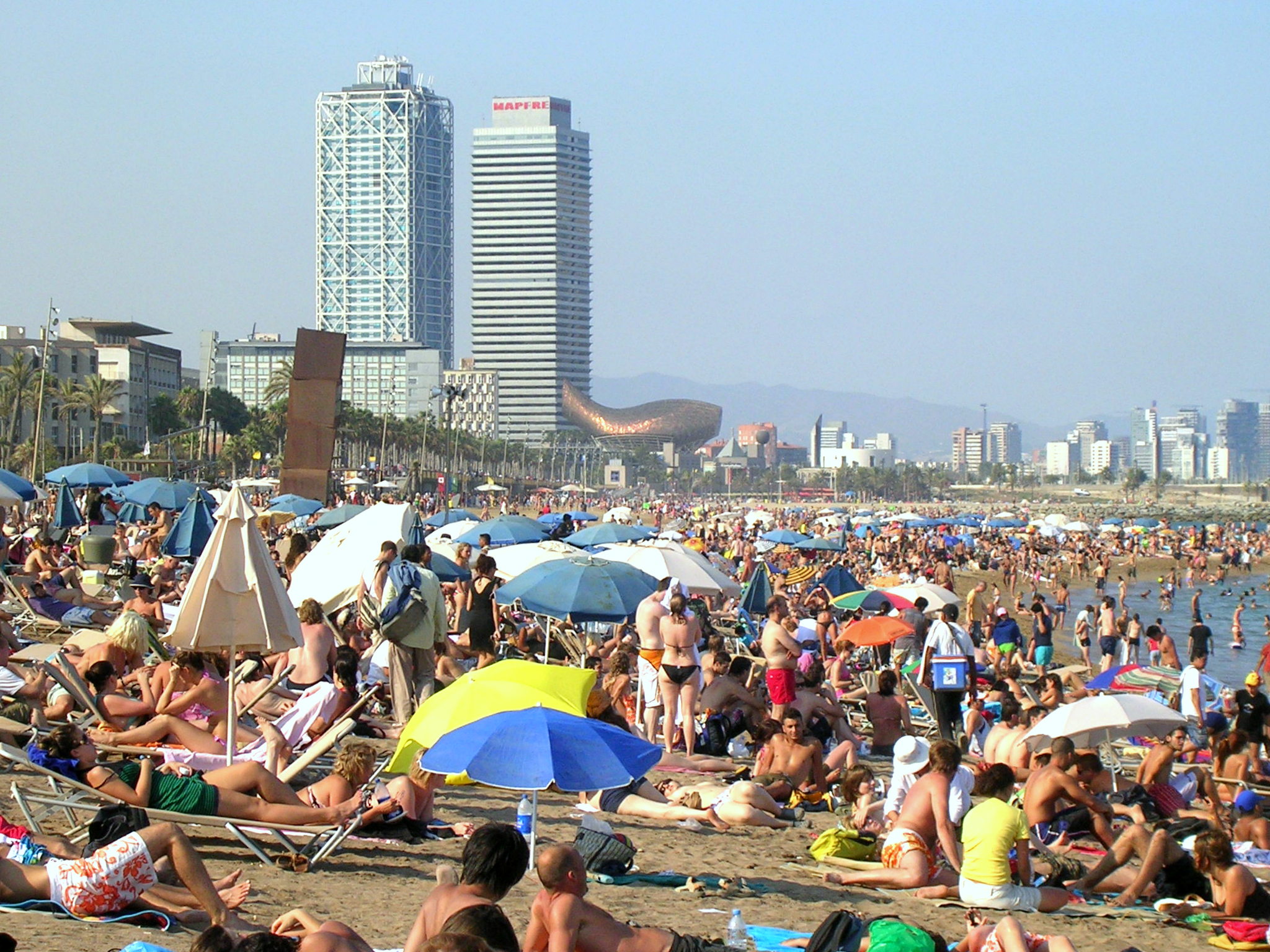 Overcrowding in Tourist Hotspots (image credits: wikimedia)