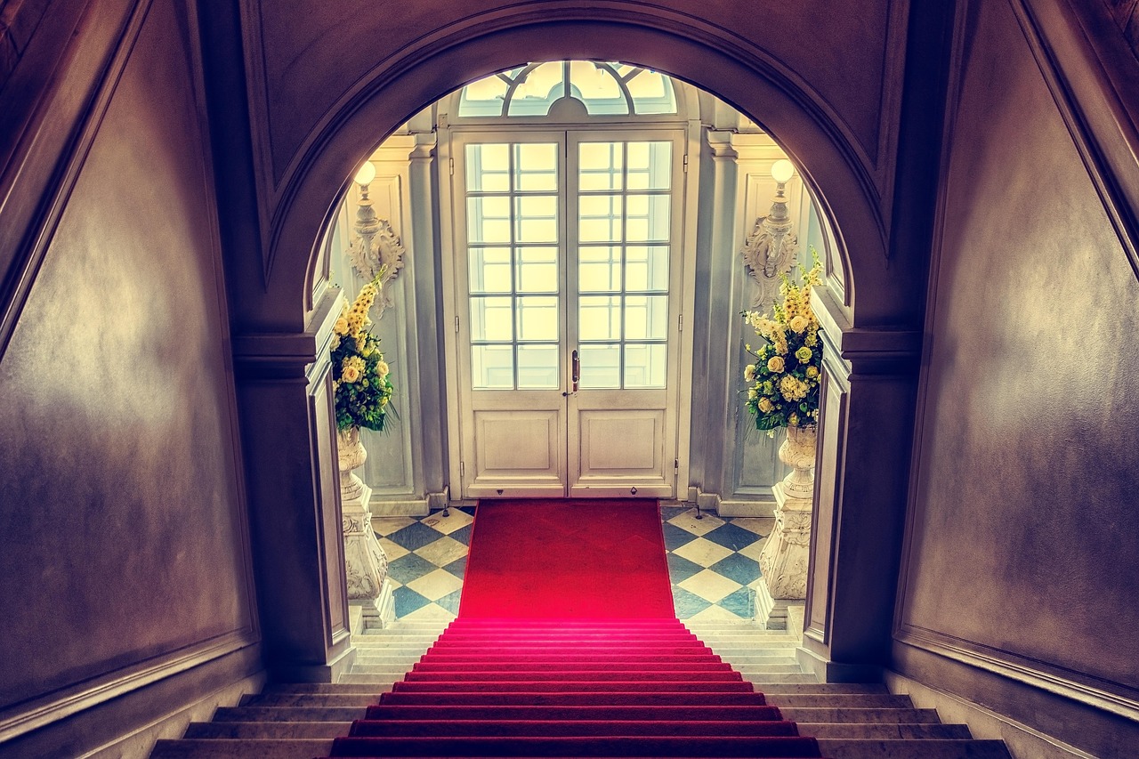 Staycations Become the New Luxury (image credits: pixabay)