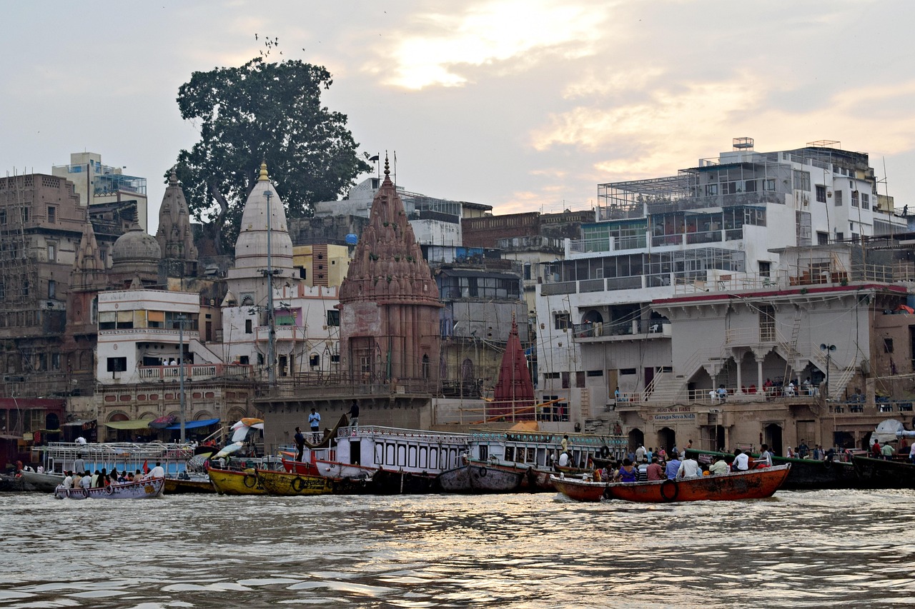 The Ganges River: Lifeline of Varanasi (image credits: pixabay)