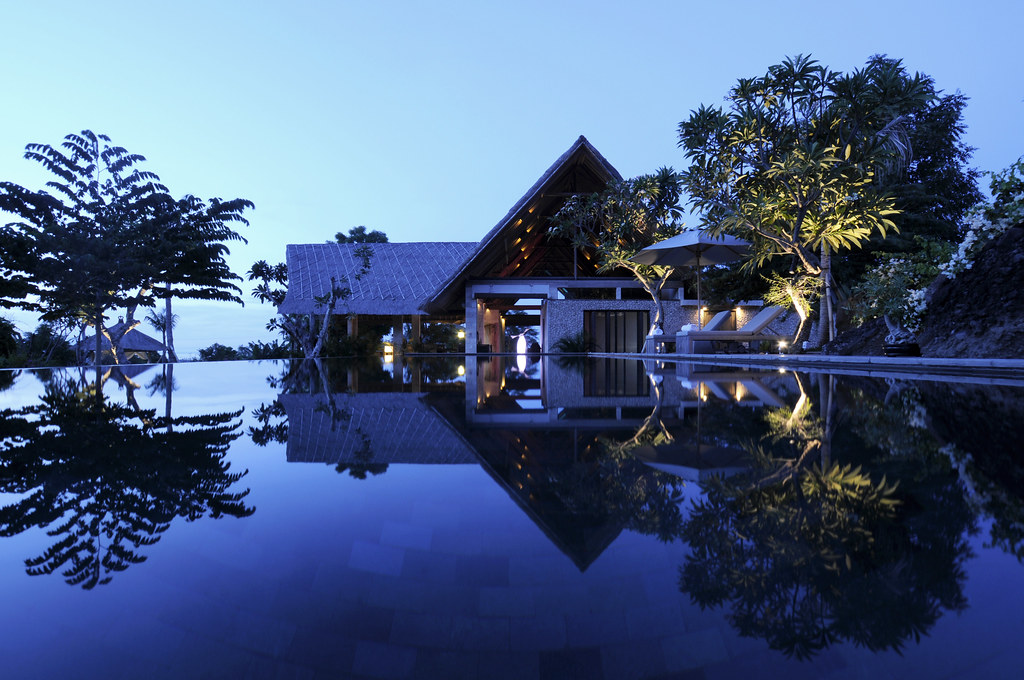 When Paradise Doesn't Have to Cost the Planet (image credits: flickr)