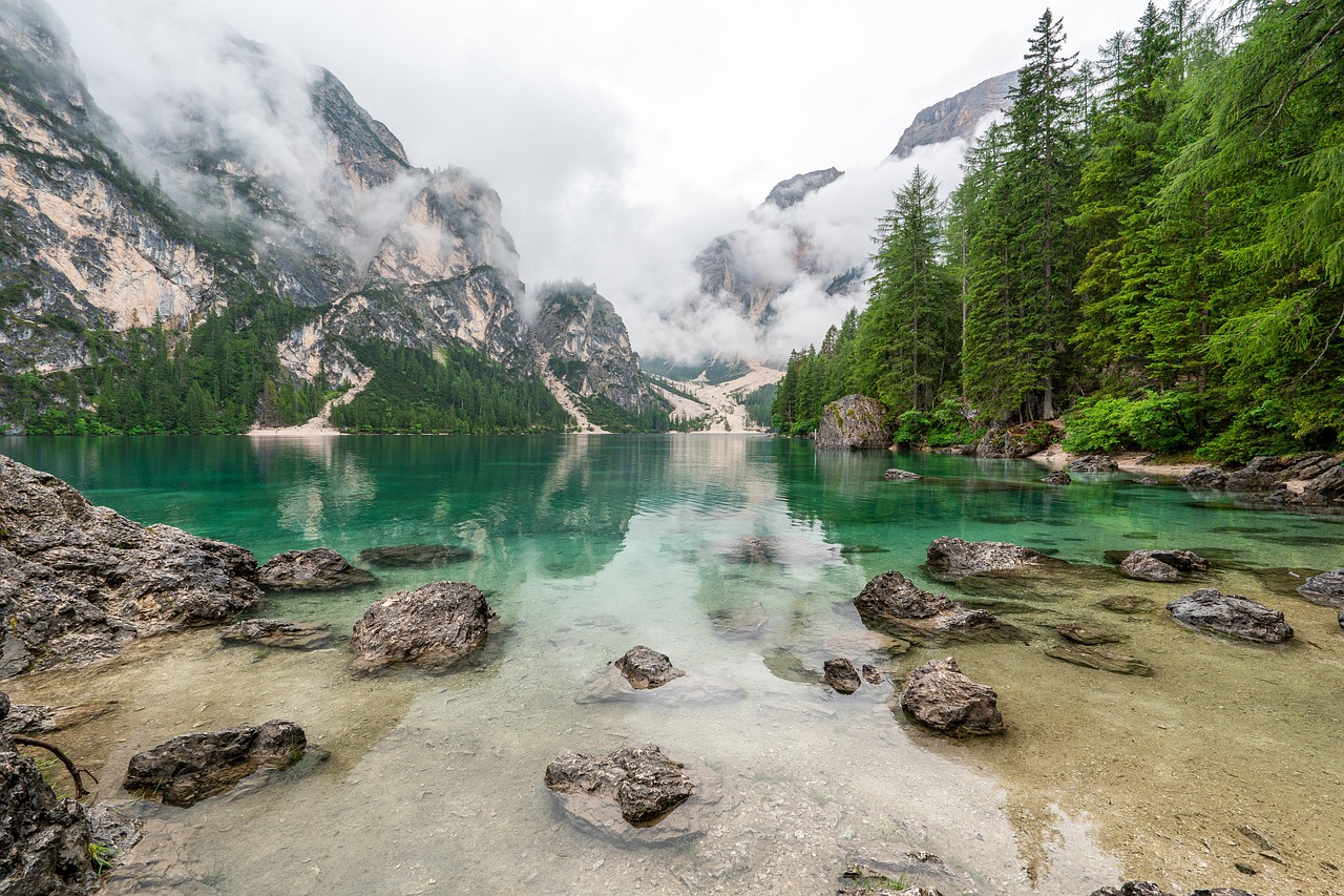 Switzerland: Alpine Waters as Clear as Its Skies (image credits: pixabay)