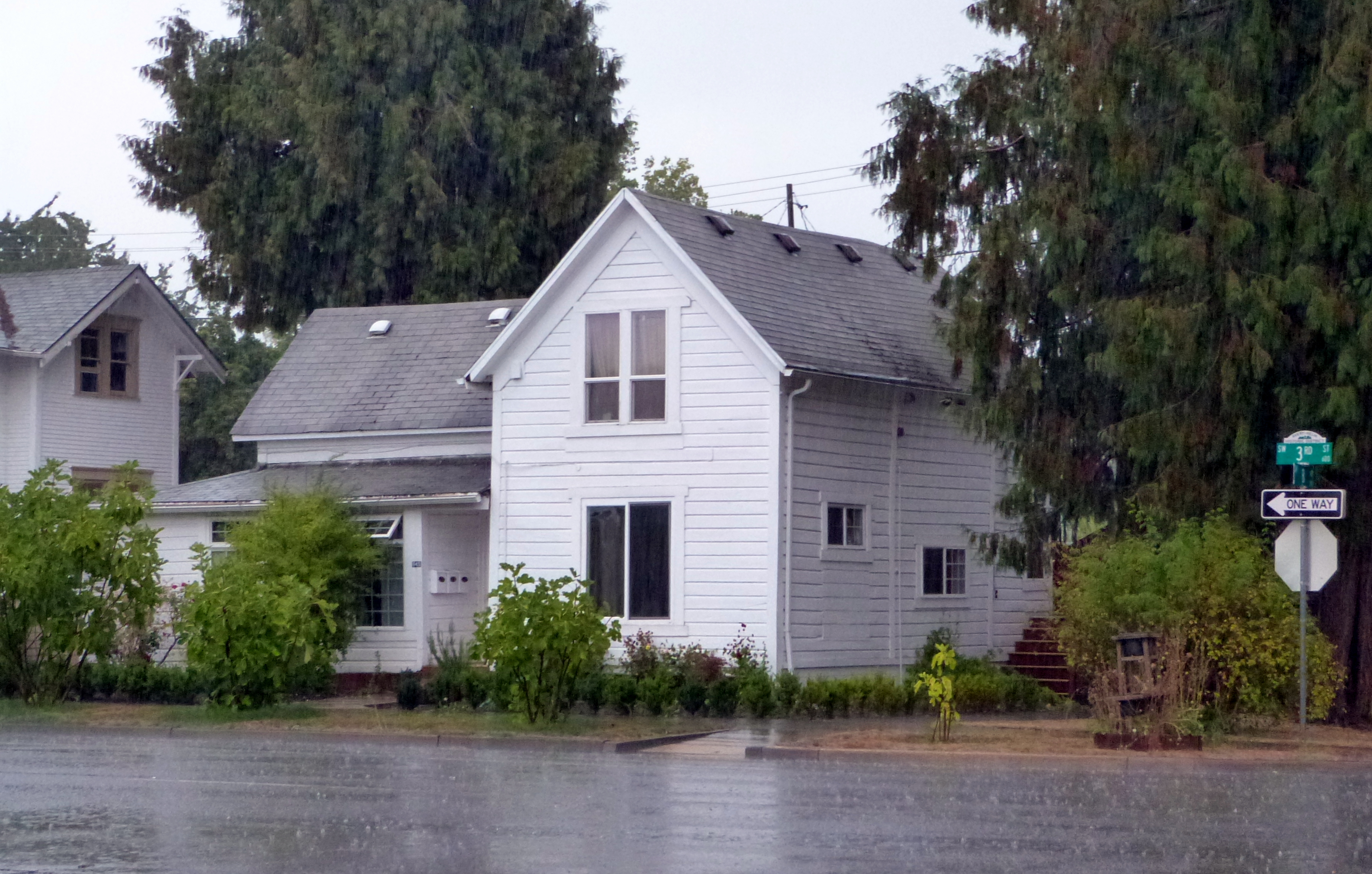 12. Oregon - No Sales Tax, No Mercy on Other Costs (image credits: wikimedia)