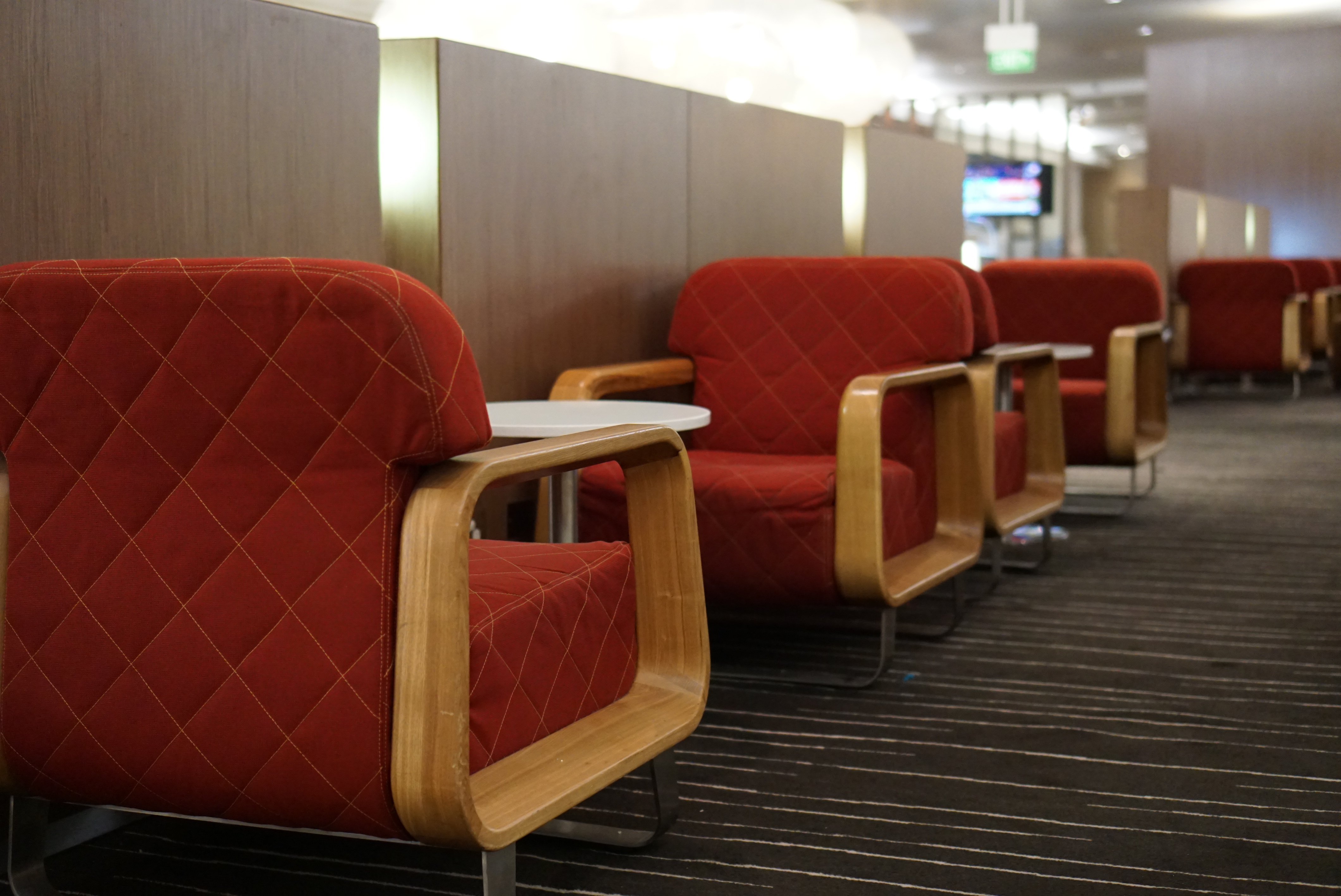 How to Decide If a Lounge Is Right for You (image credits: wikimedia)