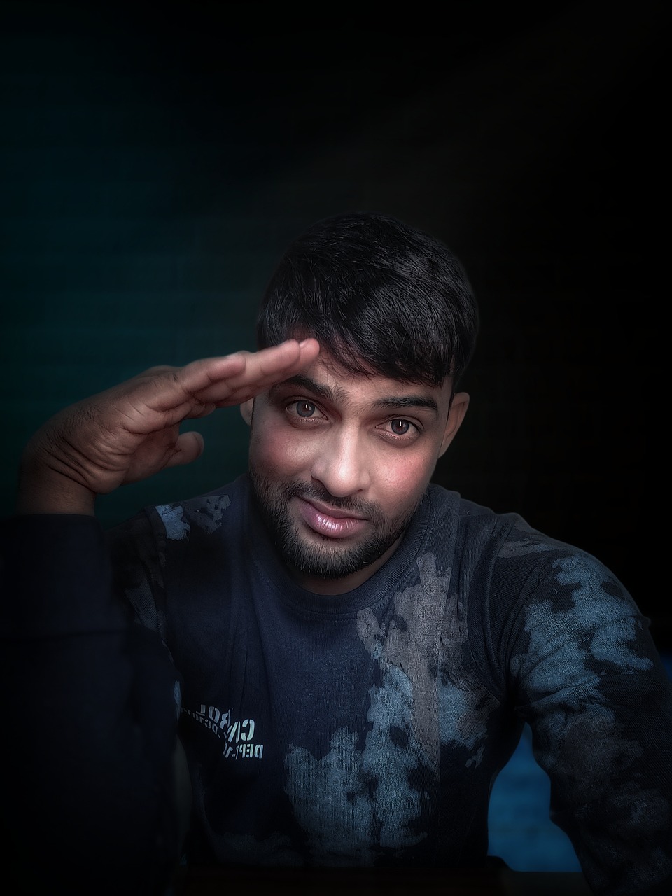 The “Salute” Pose in Germany (image credits: pixabay)