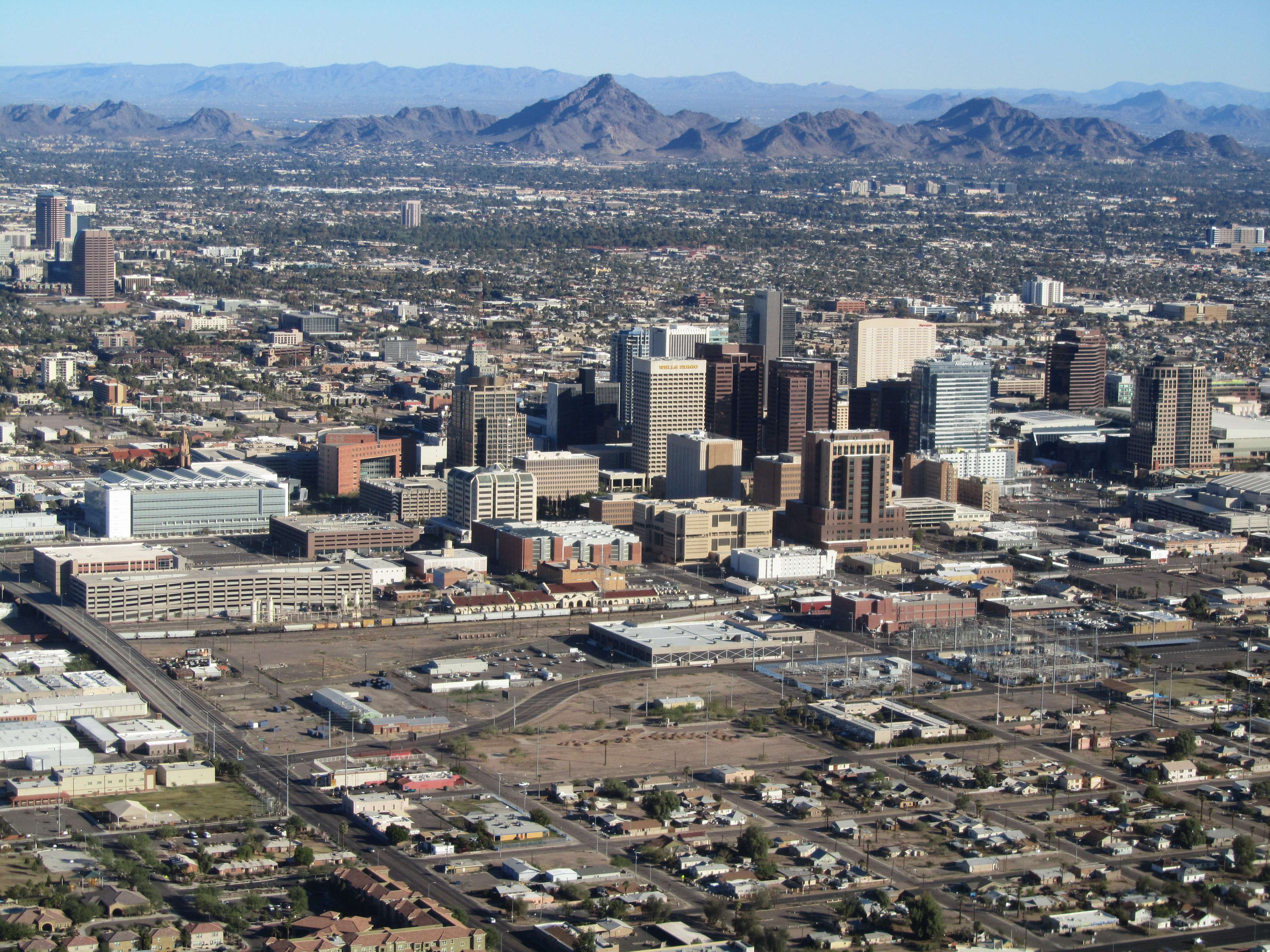 Phoenix: Desert Sprawl Disguised as Progress (image credits: wikimedia)