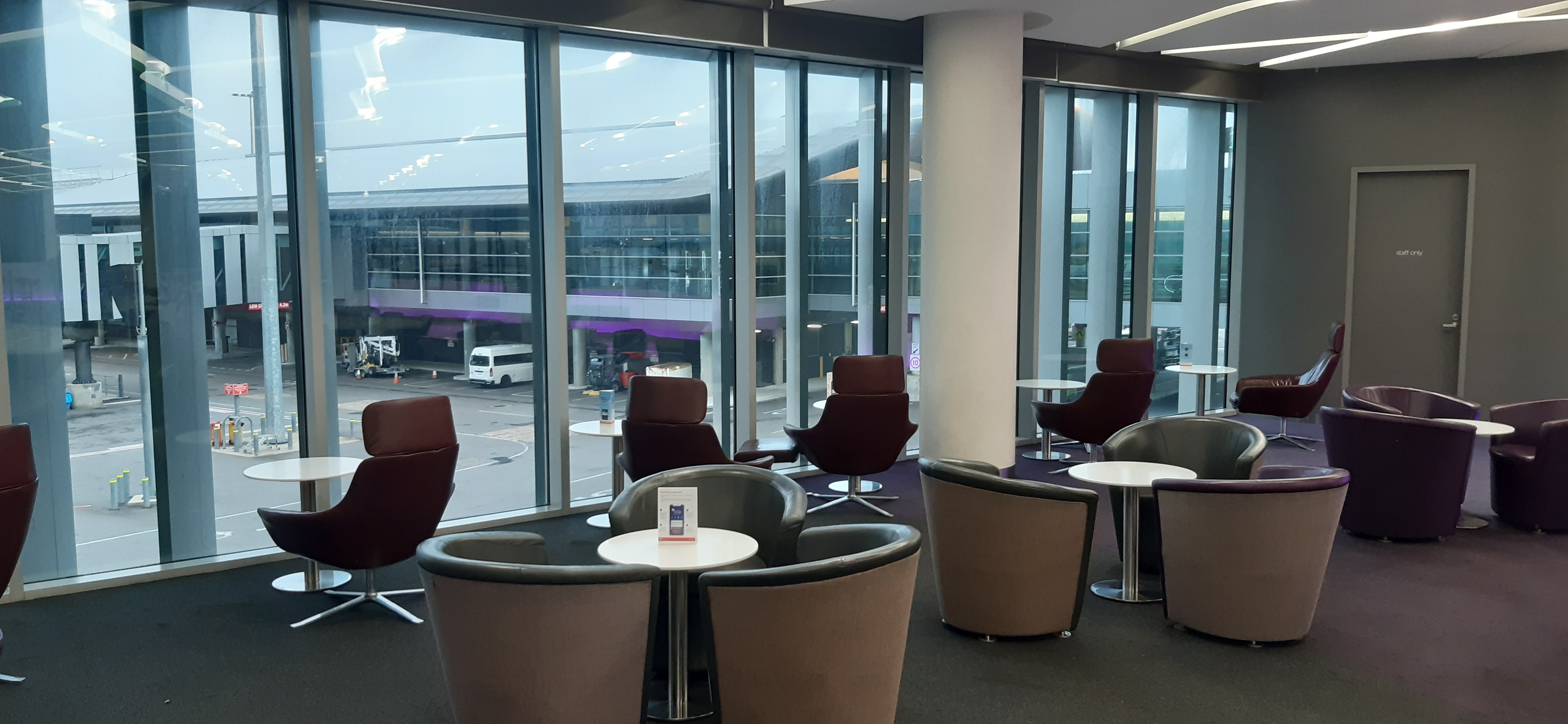 Understanding Airport Lounges: Not Just for the Elite (image credits: wikimedia)