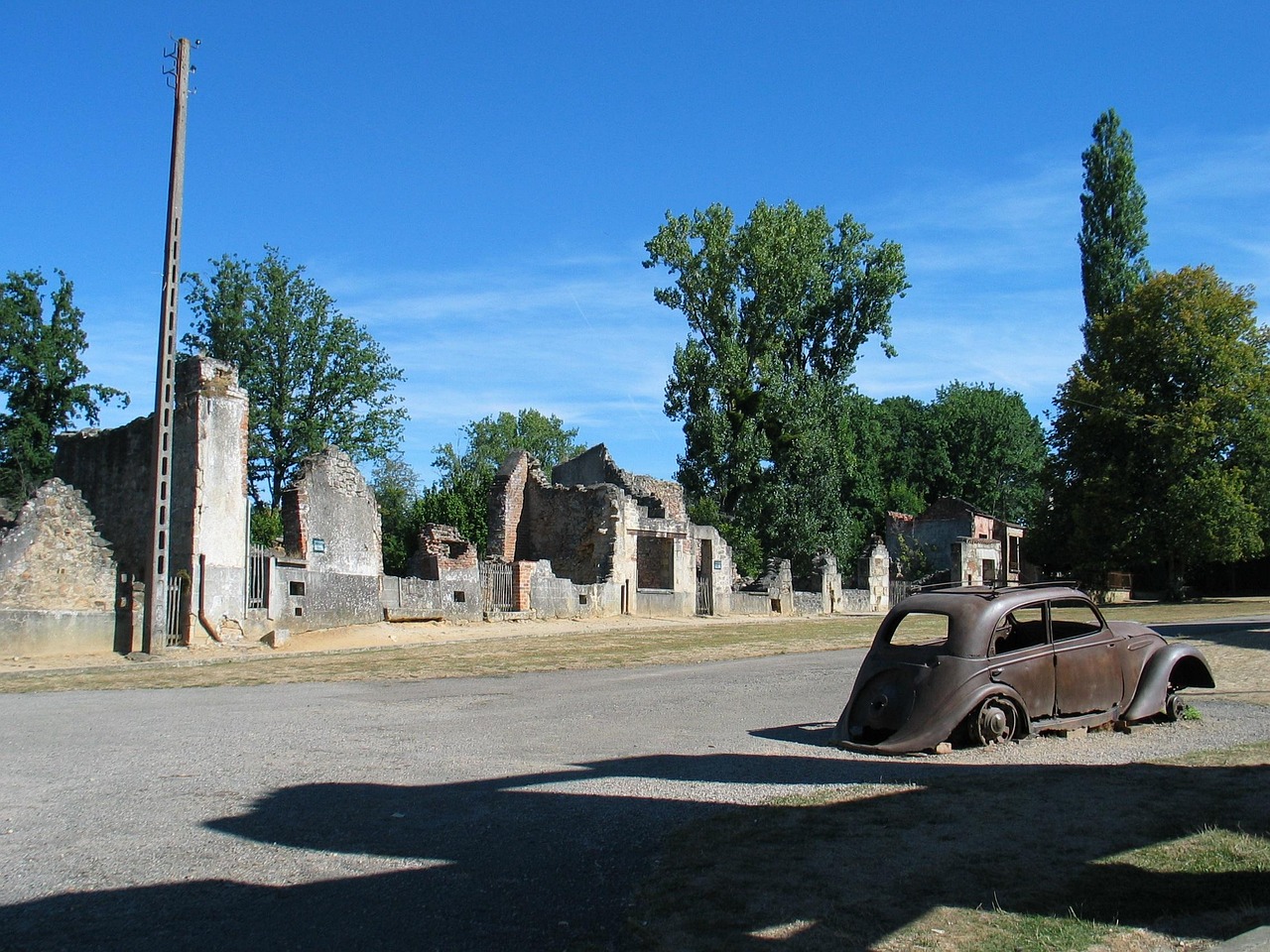 Oradour-sur-Glane, France: A Preserved War Crime Memorial (image credits: pixabay)