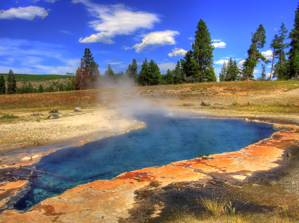 Grand Prismatic Spring, Yellowstone, Wyoming (image credits: flickr)