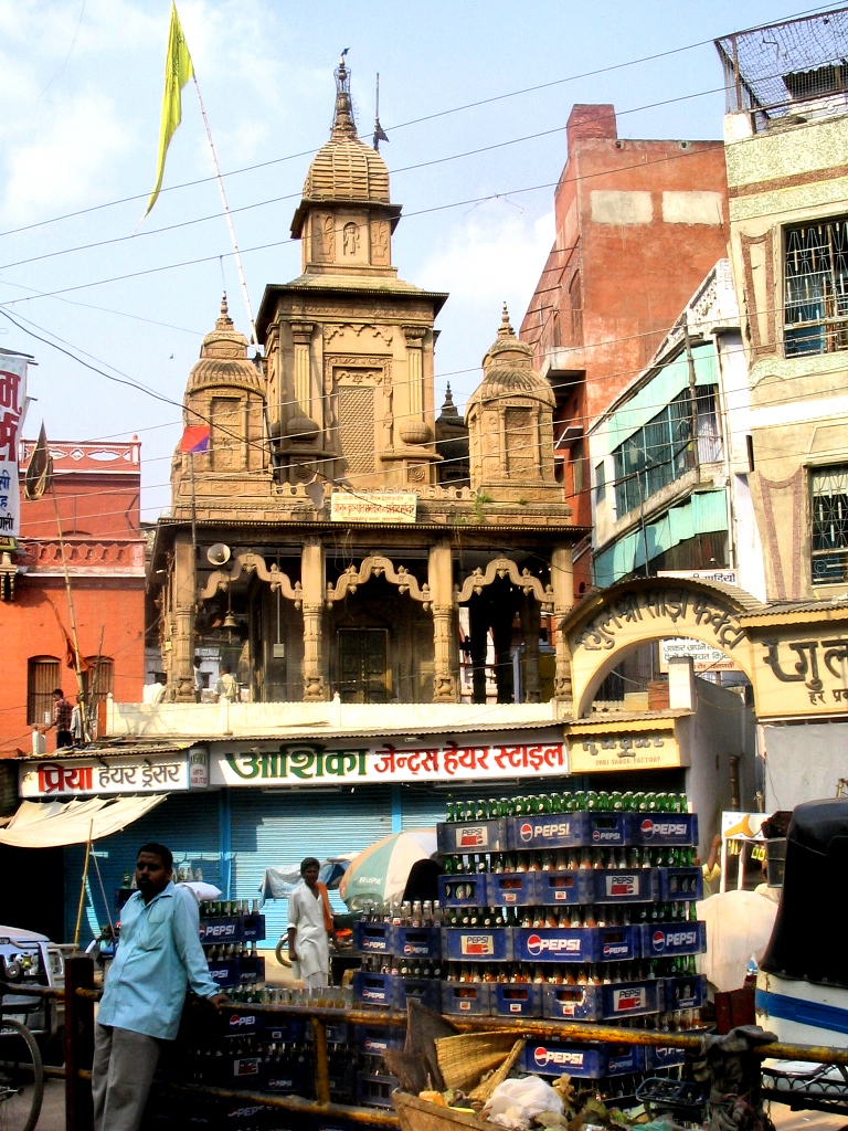 The Spiritual Heartbeat of Varanasi (image credits: wikimedia)