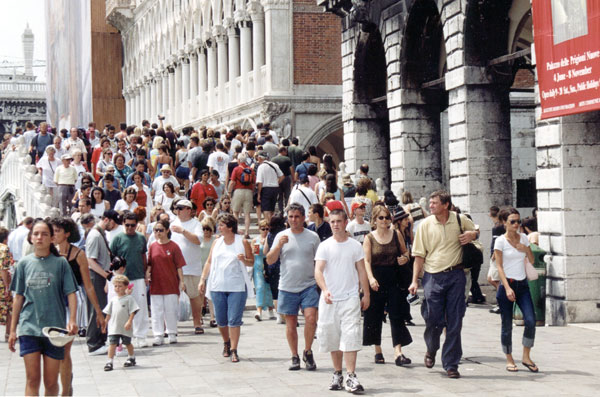 Venice, Italy: Curbing Overtourism (image credits: wikimedia)