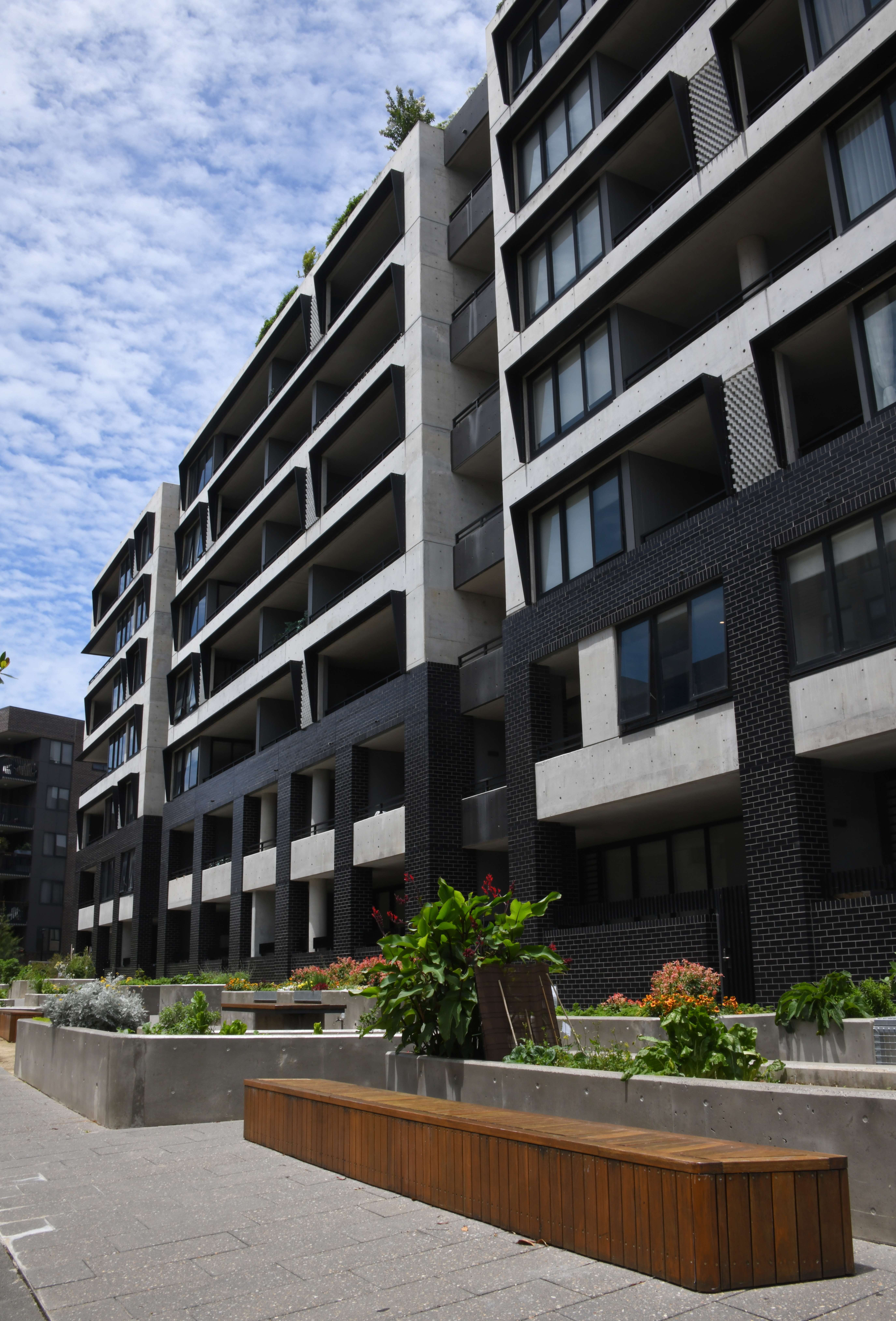 Australia: The Land of High Hopes and Higher Prices (image credits: wikimedia)