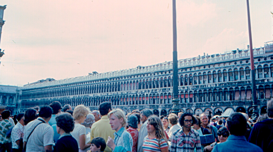 The Overcrowding Crisis in Venice (image credits: wikimedia)