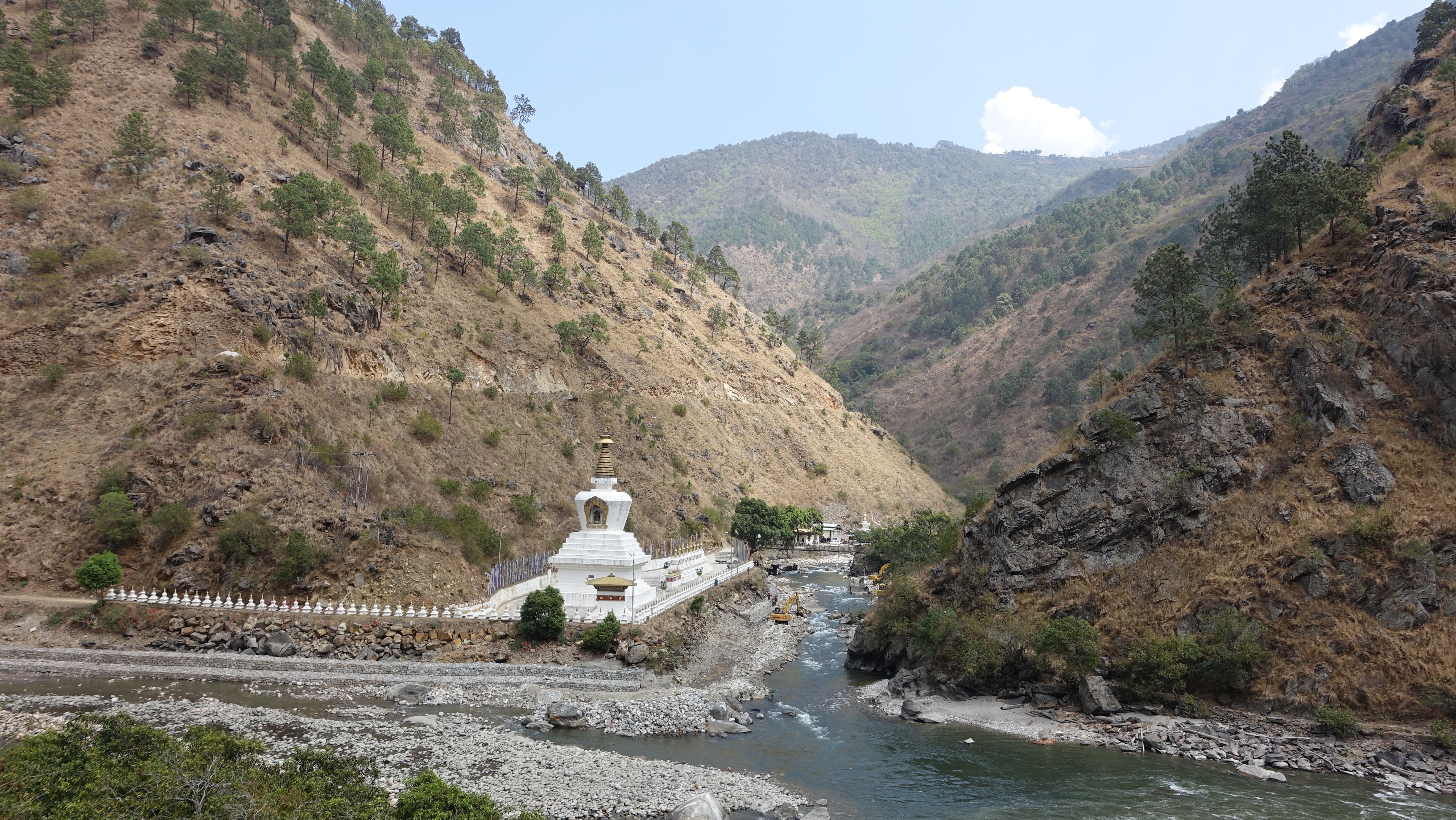 Bhutan: Happiness and Environmental Harmony (image credits: wikimedia)