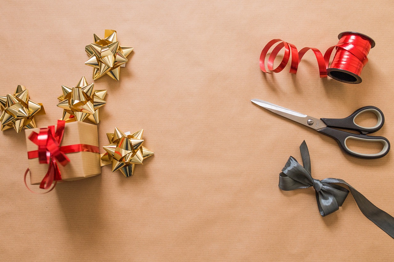 4. Creating Handmade Gifts (image credits: pixabay)