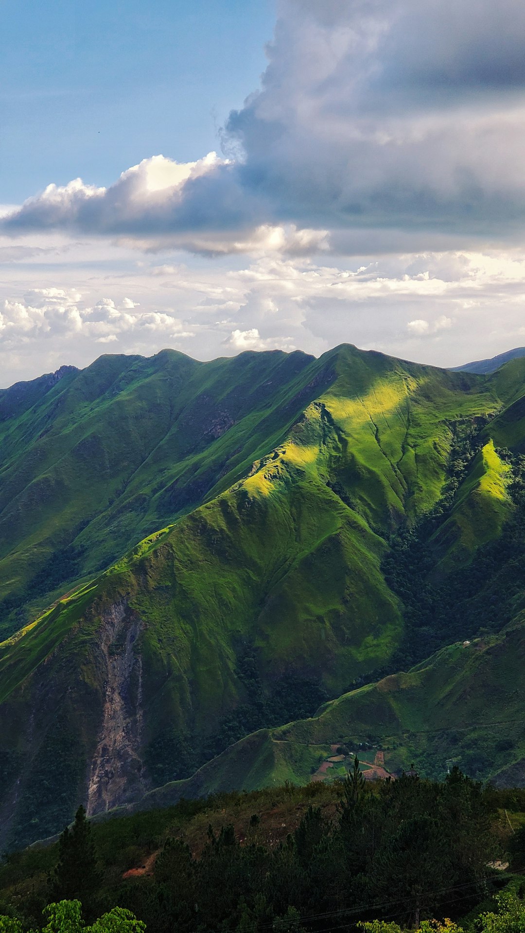 Venezuela Beauty and Hardship Collide (image credits: unsplash)