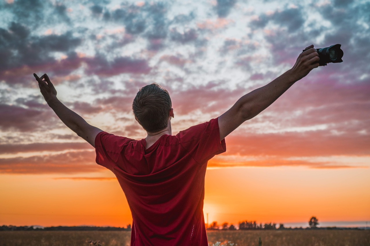 The “Victory Pose” on Sacred Sites in India (image credits: pixabay)