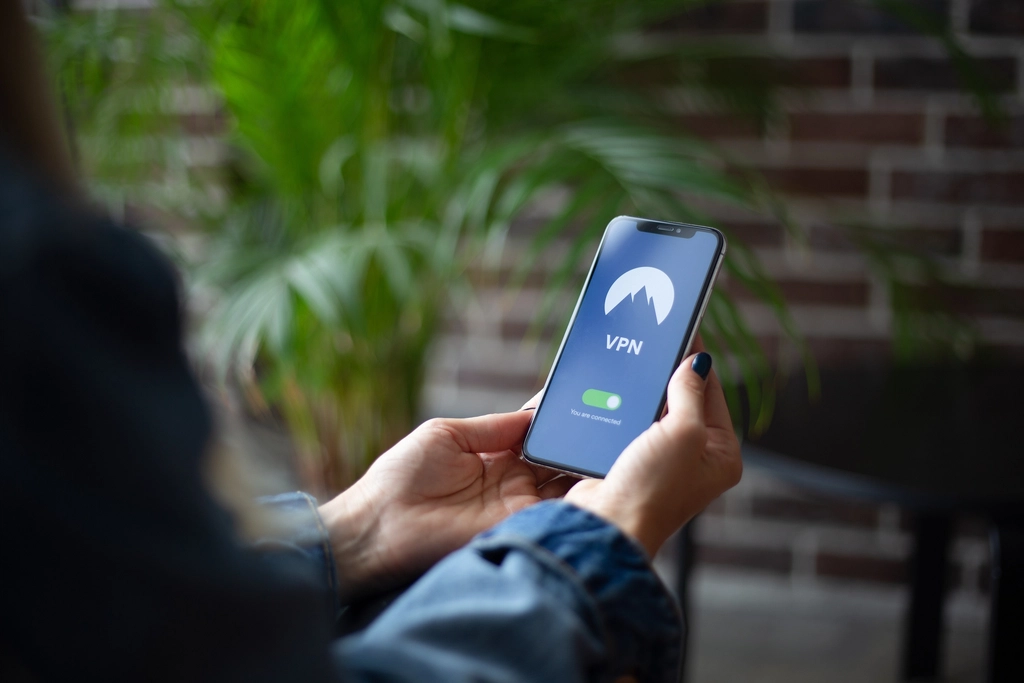 Use Smart Technology (image credits: rawpixel)