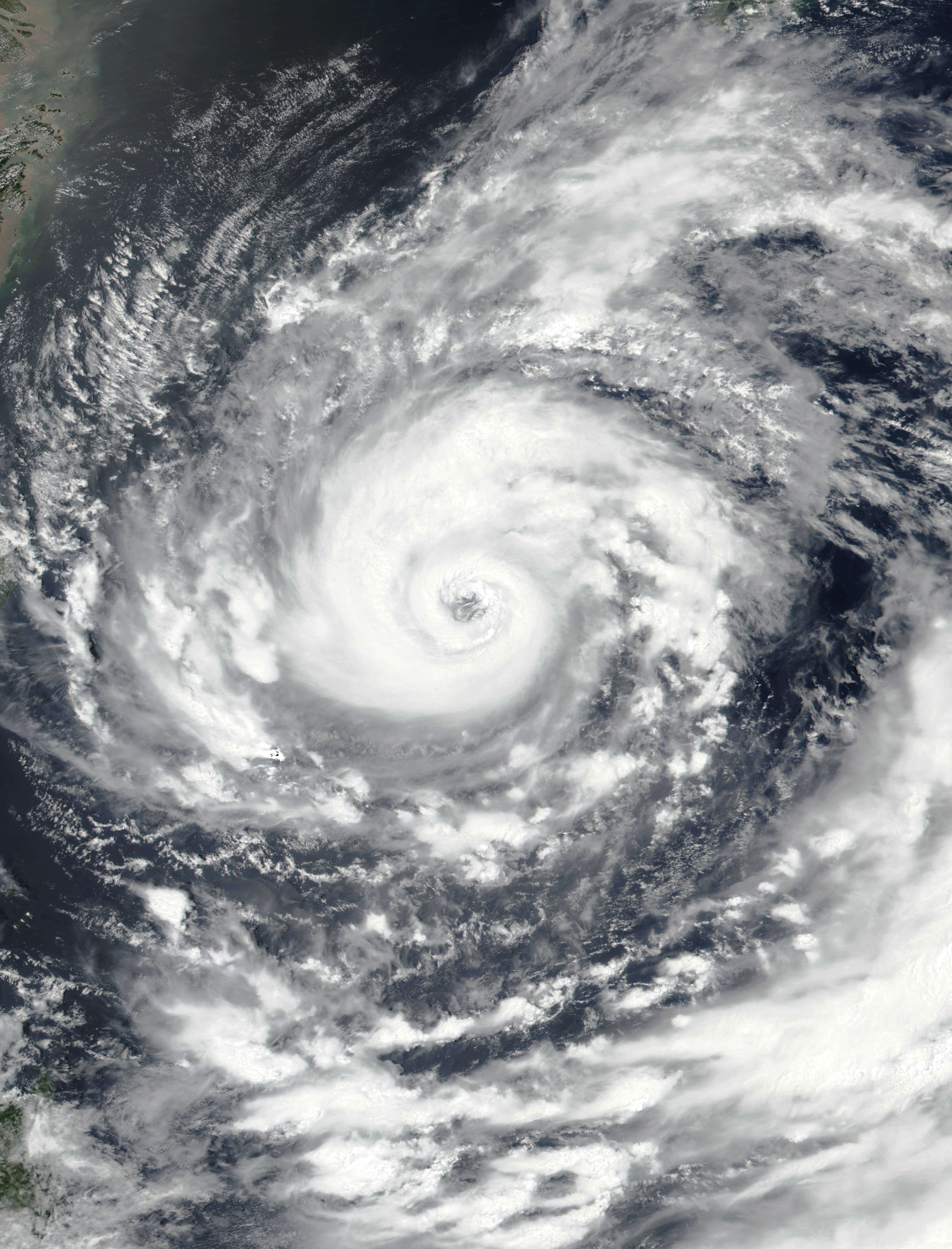 Japan: Besieged by Typhoons and Heavy Rain Events (image credits: wikimedia)