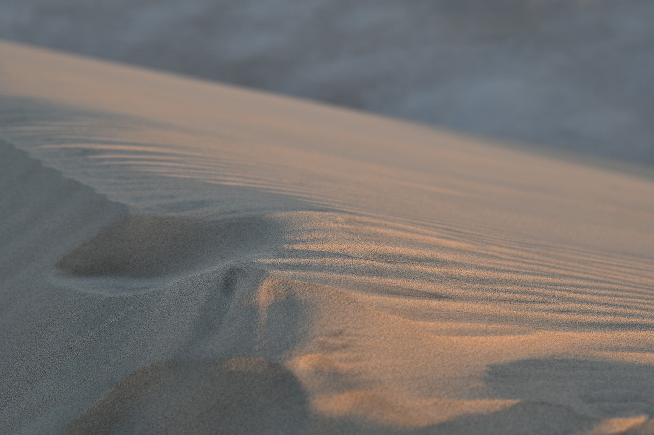 Qatar: Calm Beneath the Desert Sands (image credits: pixabay)