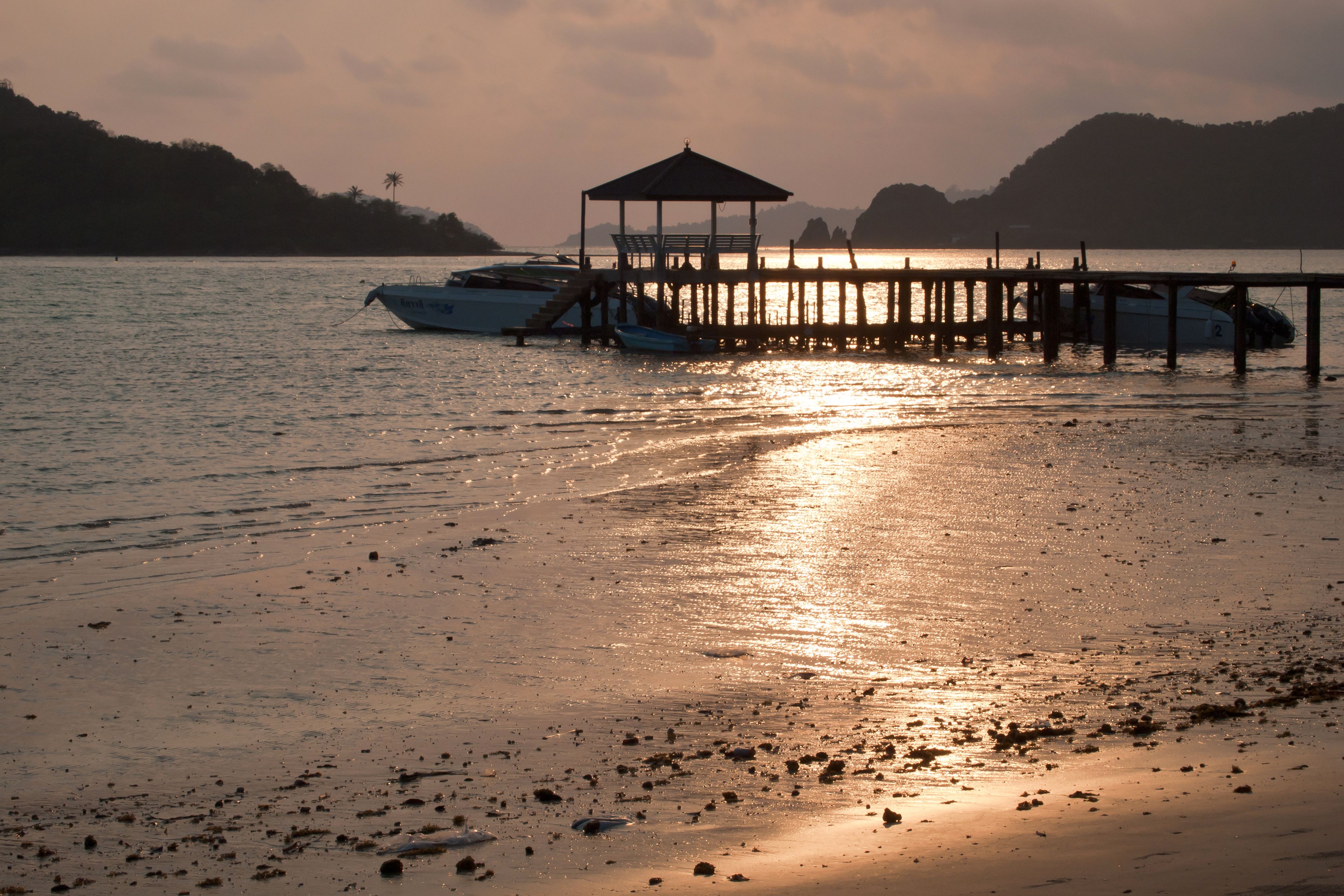 Thailand: A Tropical Paradise on a Budget (image credits: wikimedia)