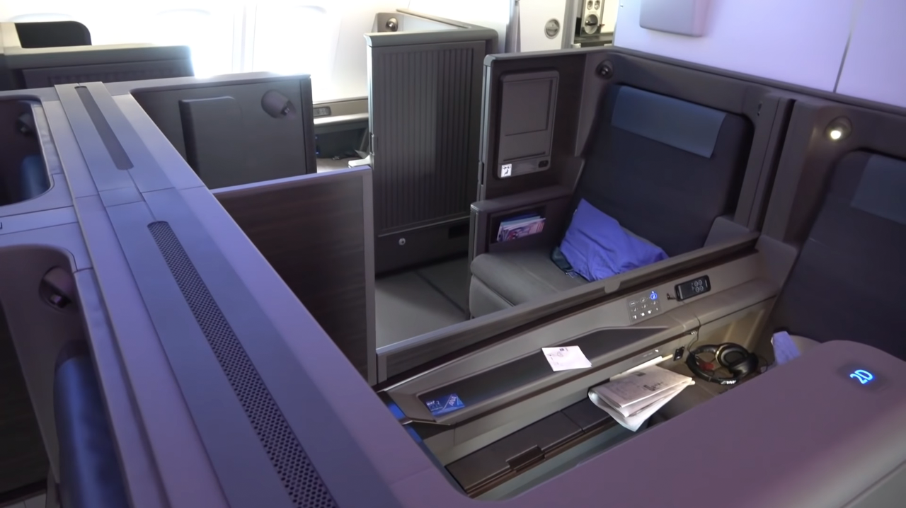 All Nippon Airways (ANA) First Class: Japanese Hospitality Above the Clouds (image credits: wikimedia)