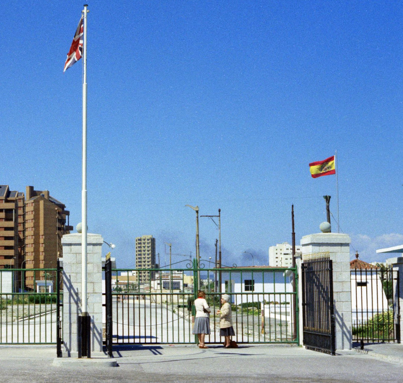 The Gibraltar Border – A Unique Cultural Fusion (image credits: wikimedia)