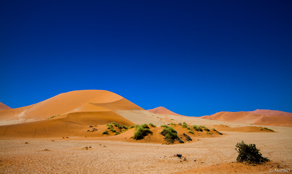 Namibia: Vanishing into the Desert’s Embrace (image credits: flickr)