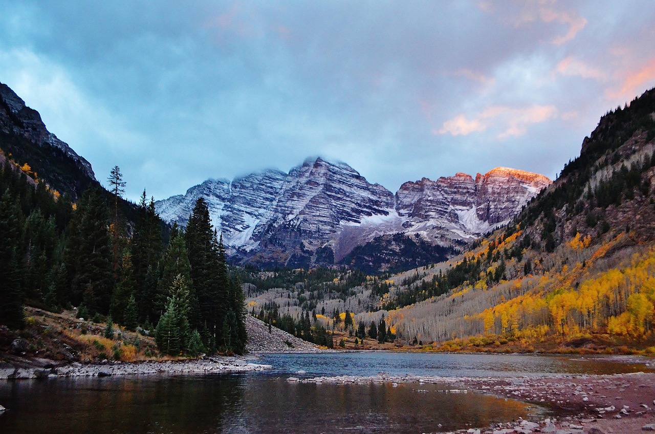 Mountain Escapes: High Altitude, High Demand (image credits: pixabay)