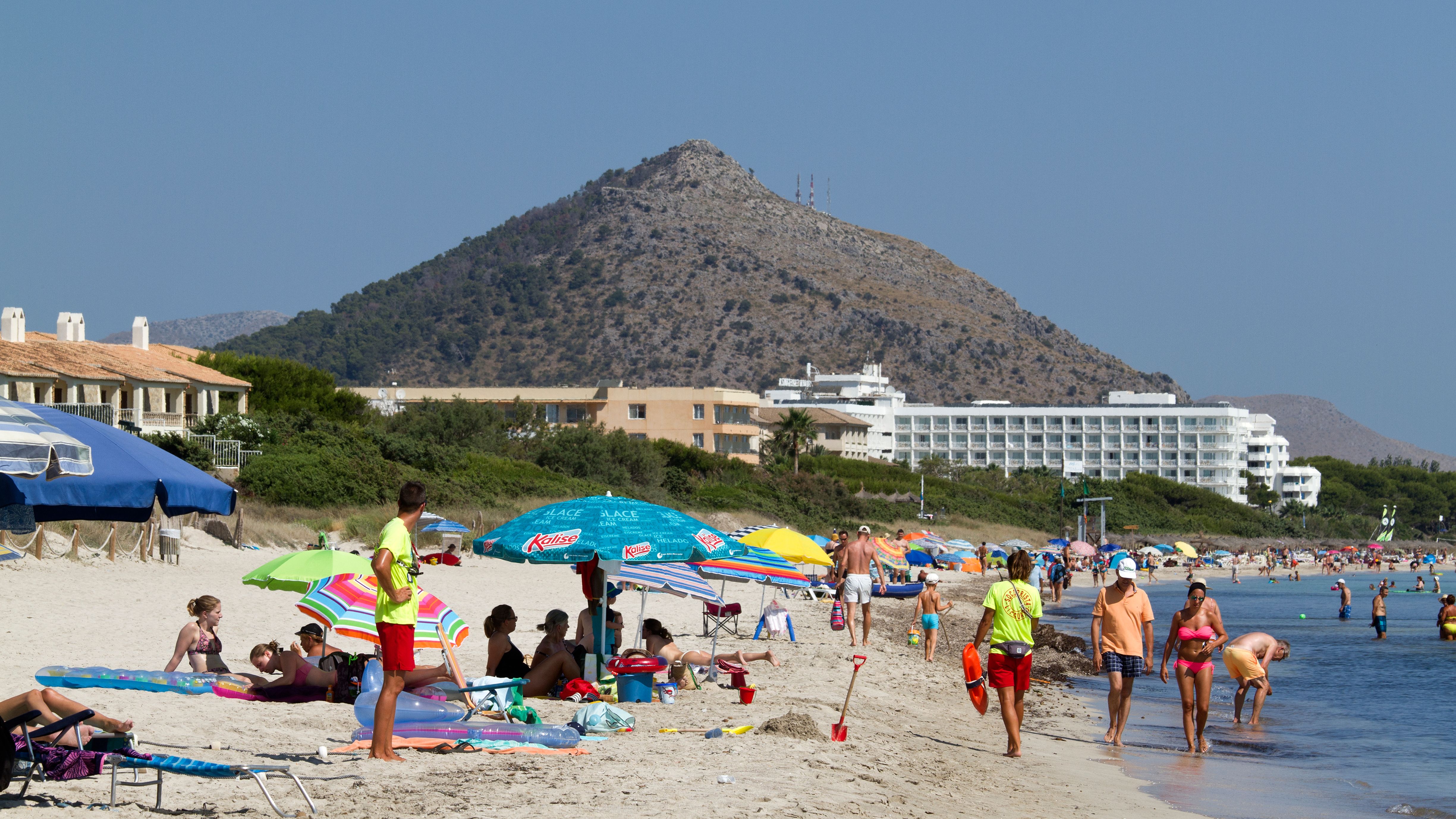 Overcrowding in Popular Destinations (image credits: wikimedia)
