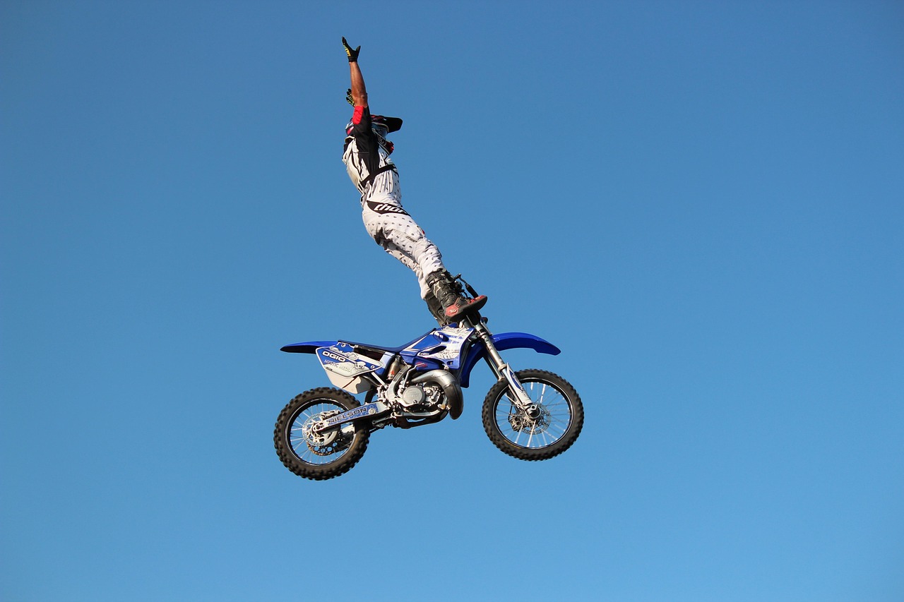 Filming Dangerous Stunts That Encourage Copycat Behavior (image credits: pixabay)