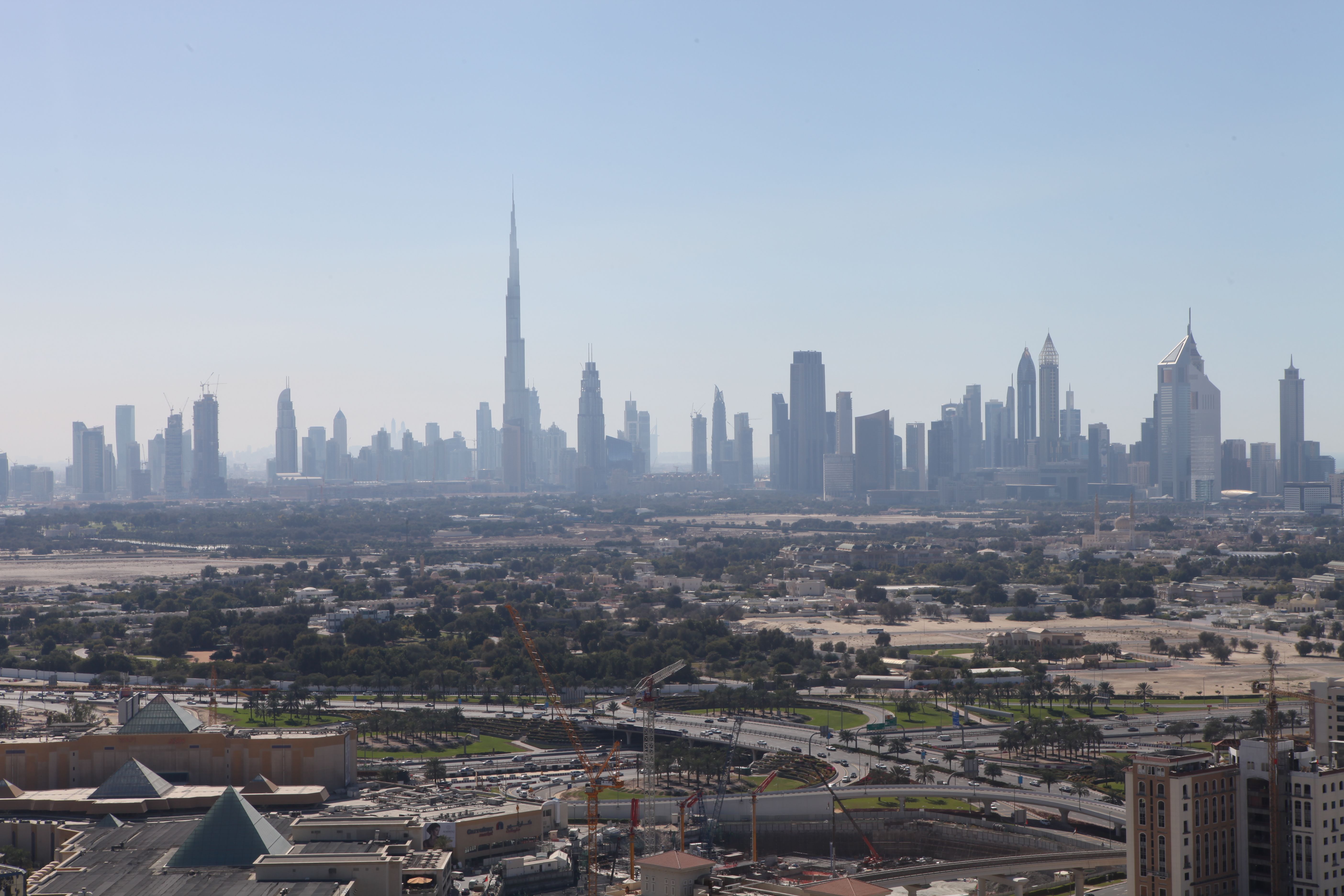 Dubai’s Glitter Leaves Travelers Cold (image credits: wikimedia)