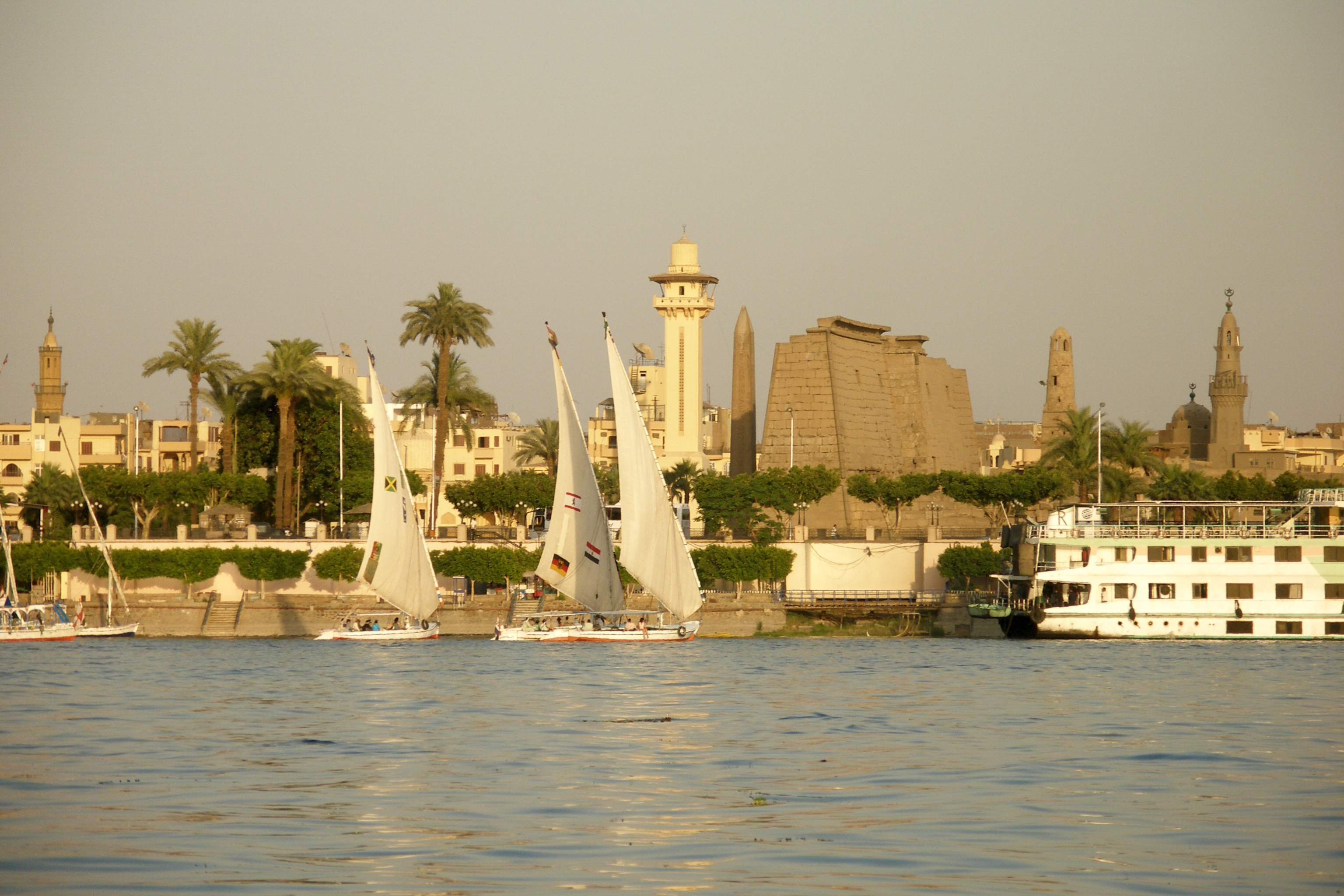 Egypt: Ancient Wonders Meet Modern Safety (image credits: wikimedia)