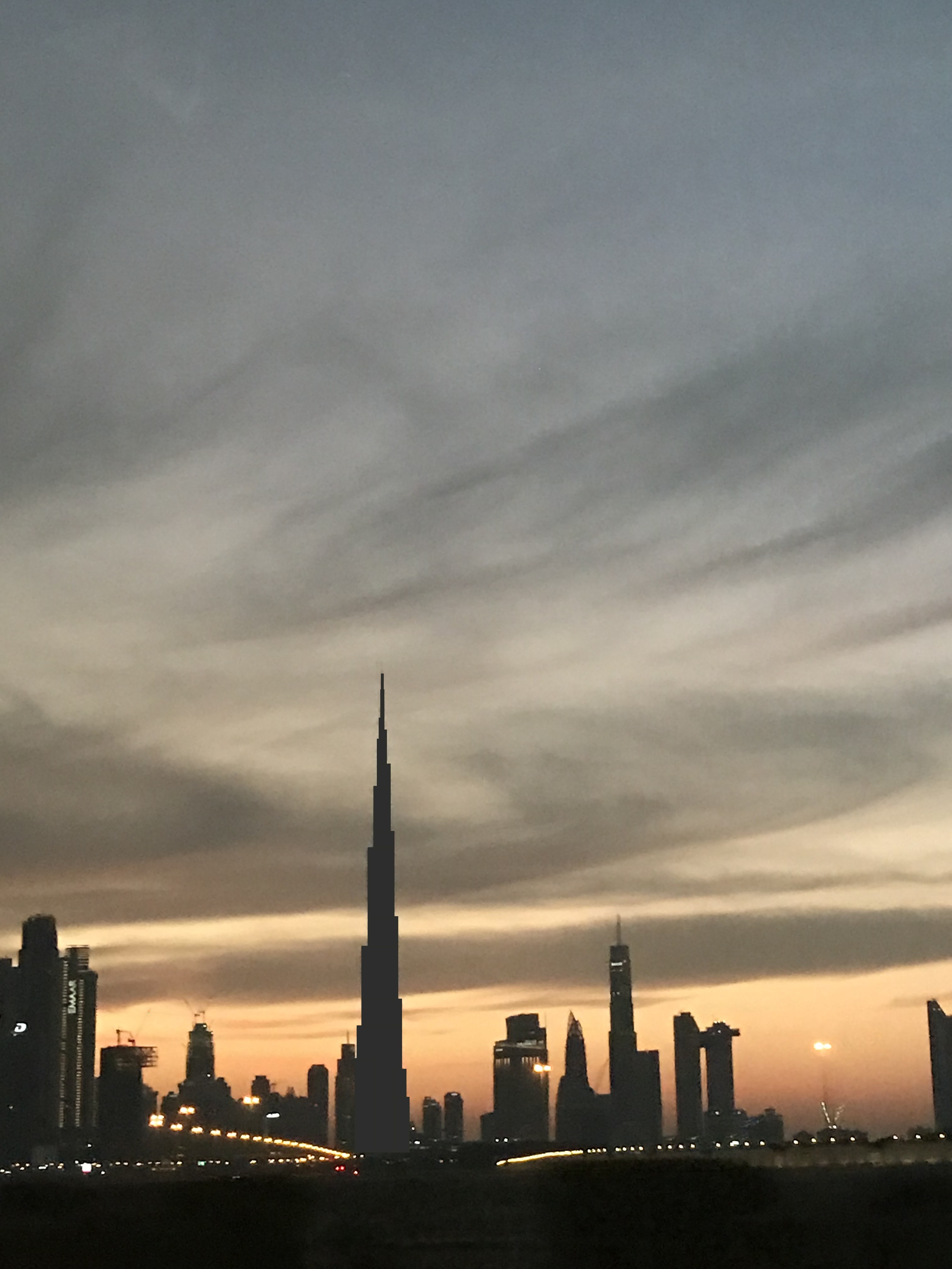 United Arab Emirates: A Desert Metropolis (image credits: wikimedia)
