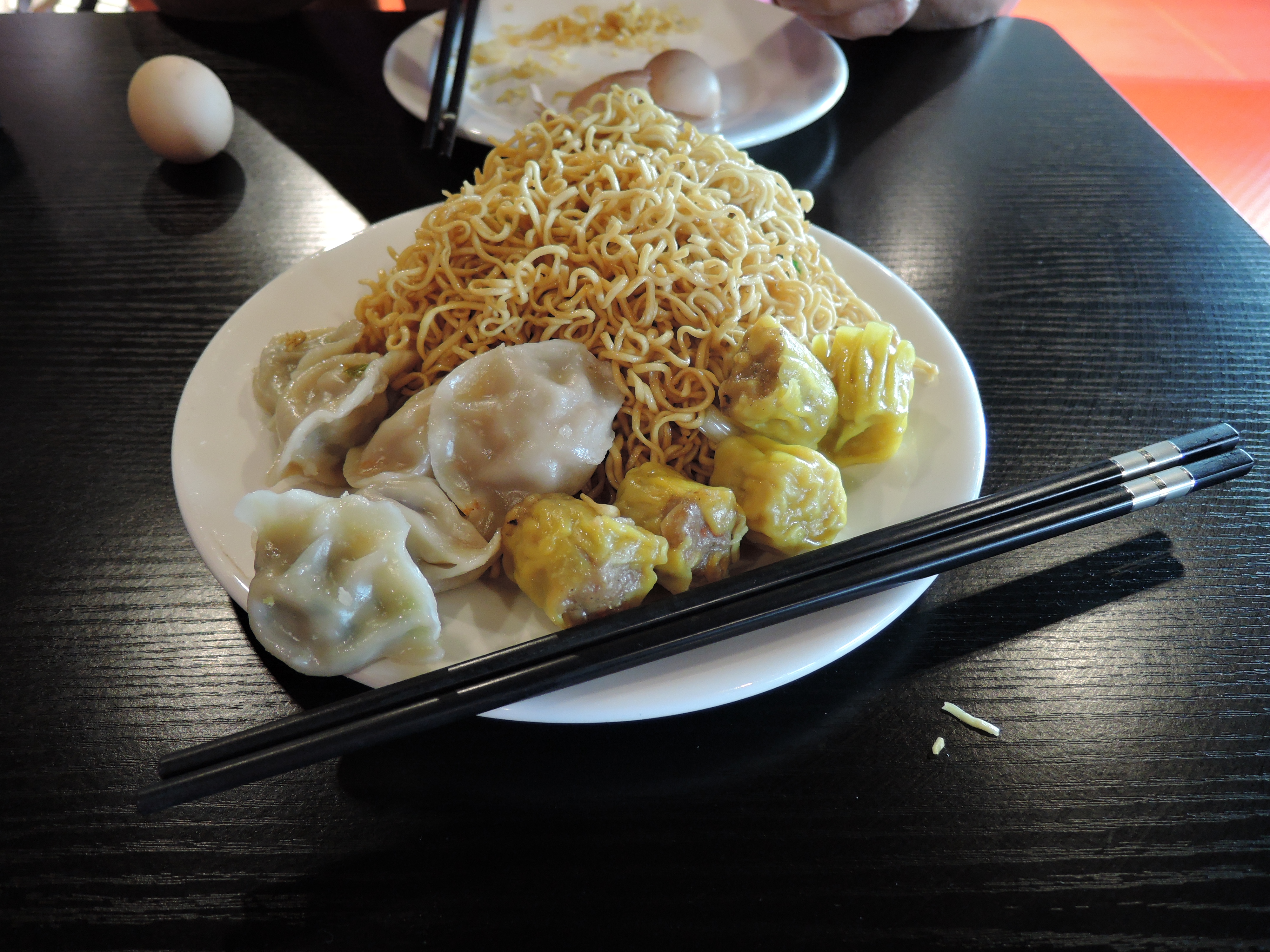 Wuhan’s Breakfast Culture: Doupi and Re Gan Mian (image credits: wikimedia)