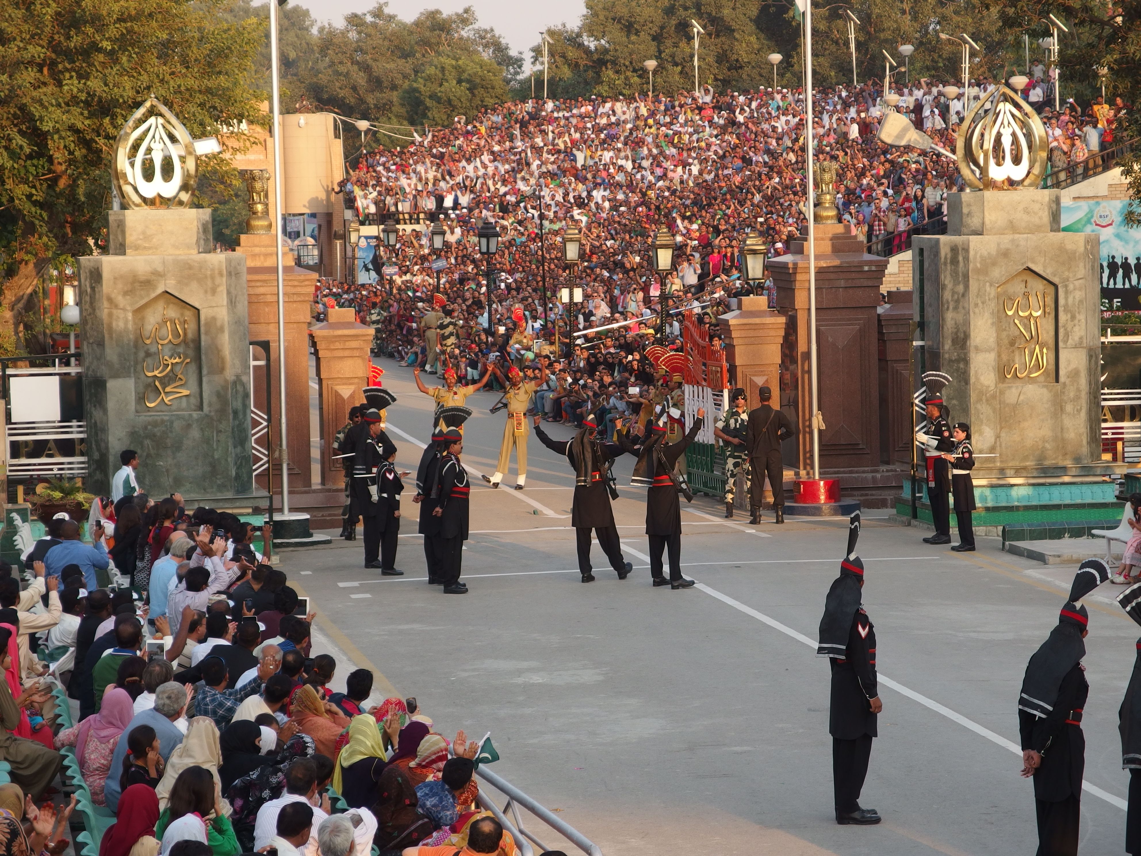 The Cultural Shift at the India-Pakistan Border (image credits: wikimedia)