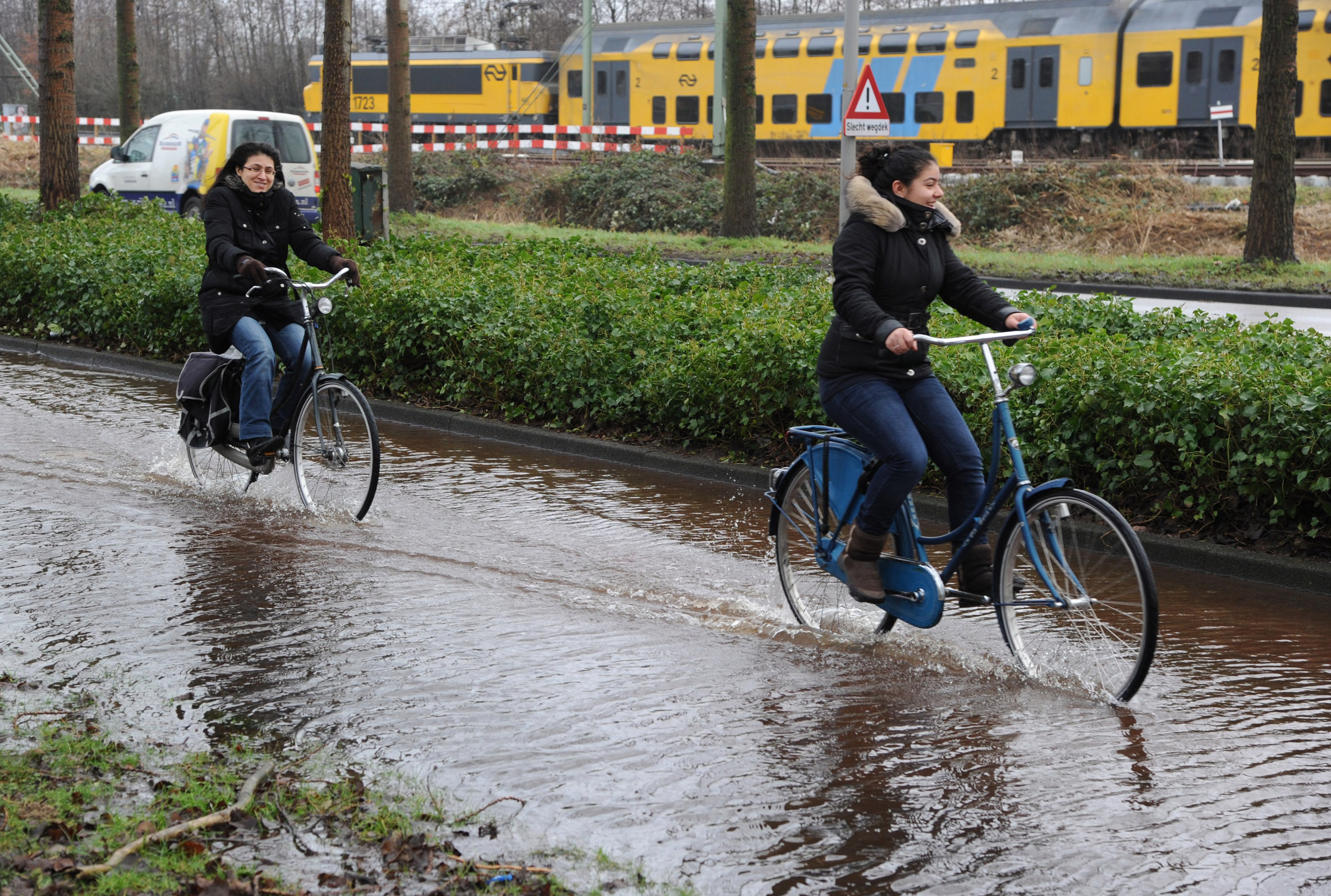 Netherlands: Battling the Waters (image credits: wikimedia)