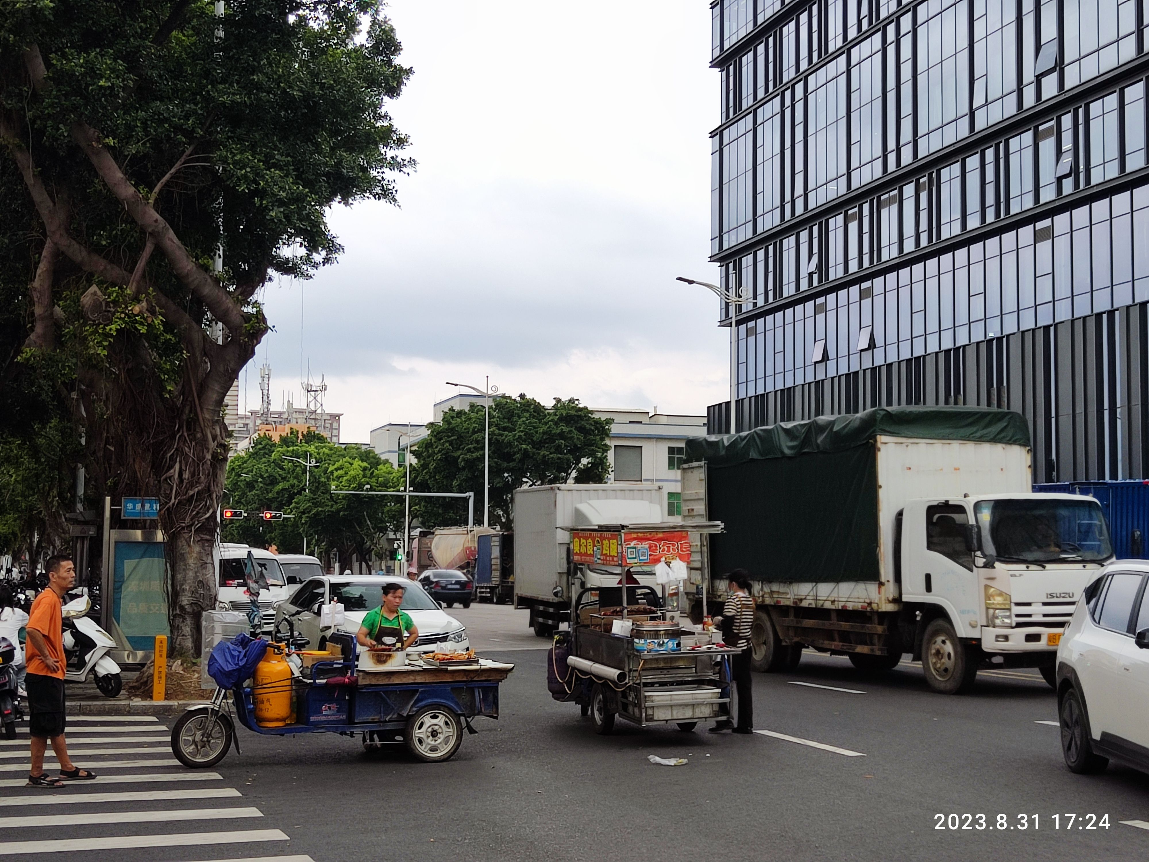 Shenzhen’s Tech-Driven Food Trucks: The Future of Fast Food (image credits: wikimedia)