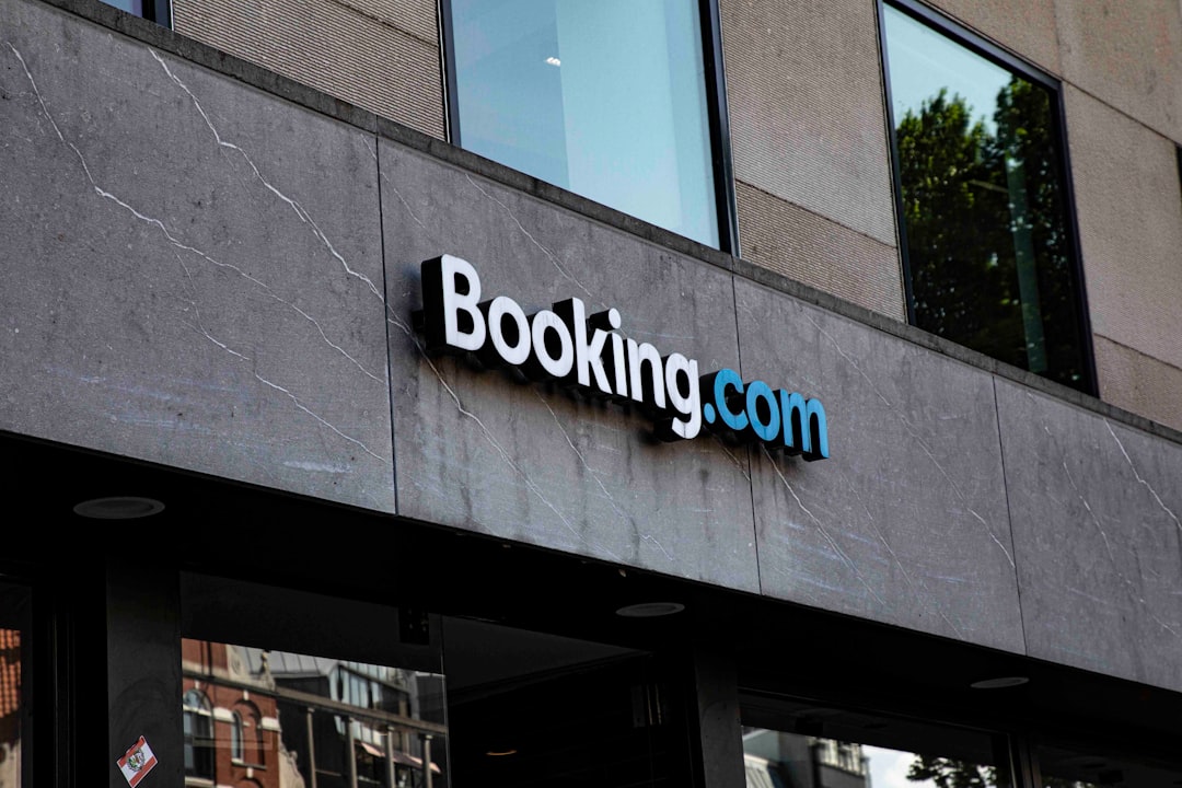 Booking Last-Minute Flights to Get Cheaper Prices (image credits: unsplash)