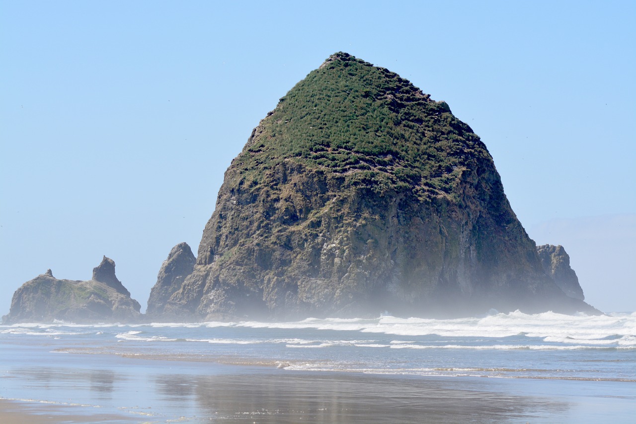 Cannon Beach, Oregon (image credits: pixabay)