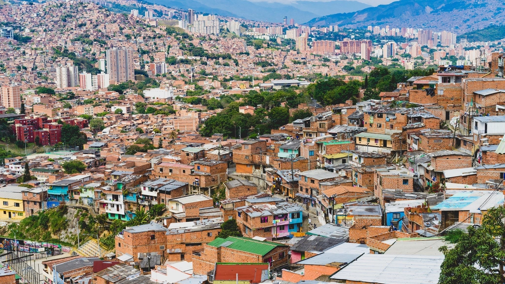 Colombia: From Notorious Past to Welcoming Present (image credits: rawpixel)