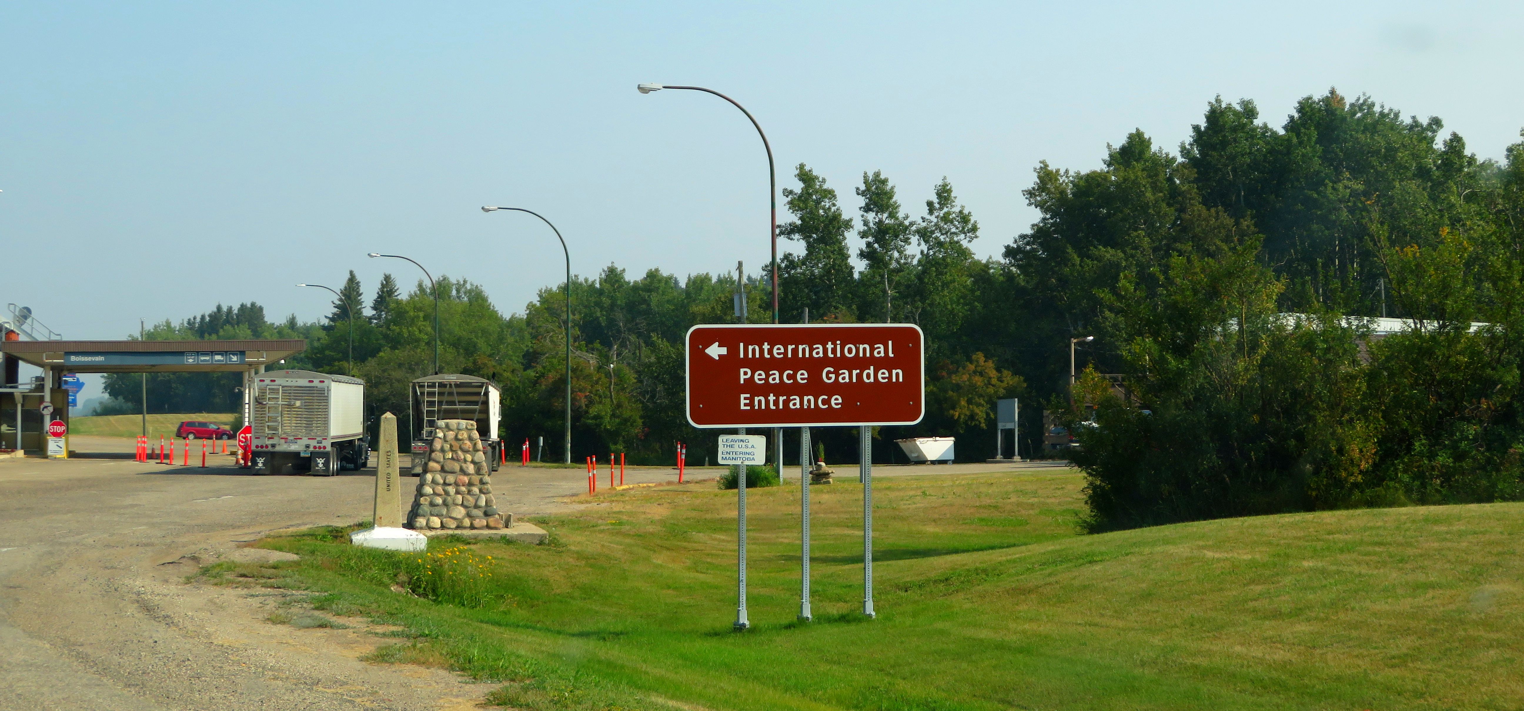 The Magic of the U.S.-Canada Border (image credits: wikimedia)