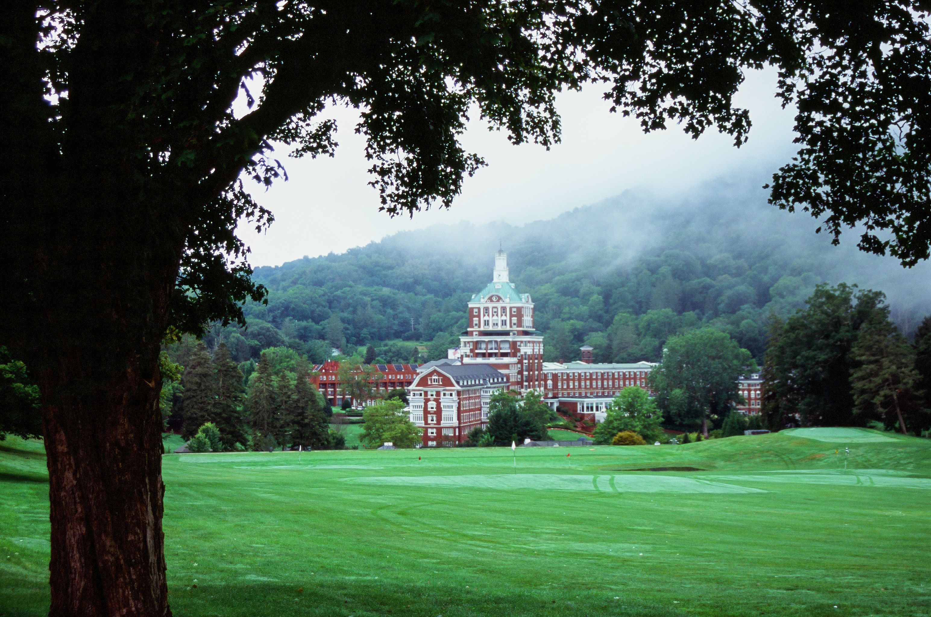 9. Omni Homestead Resort, Virginia (image credits: wikimedia)