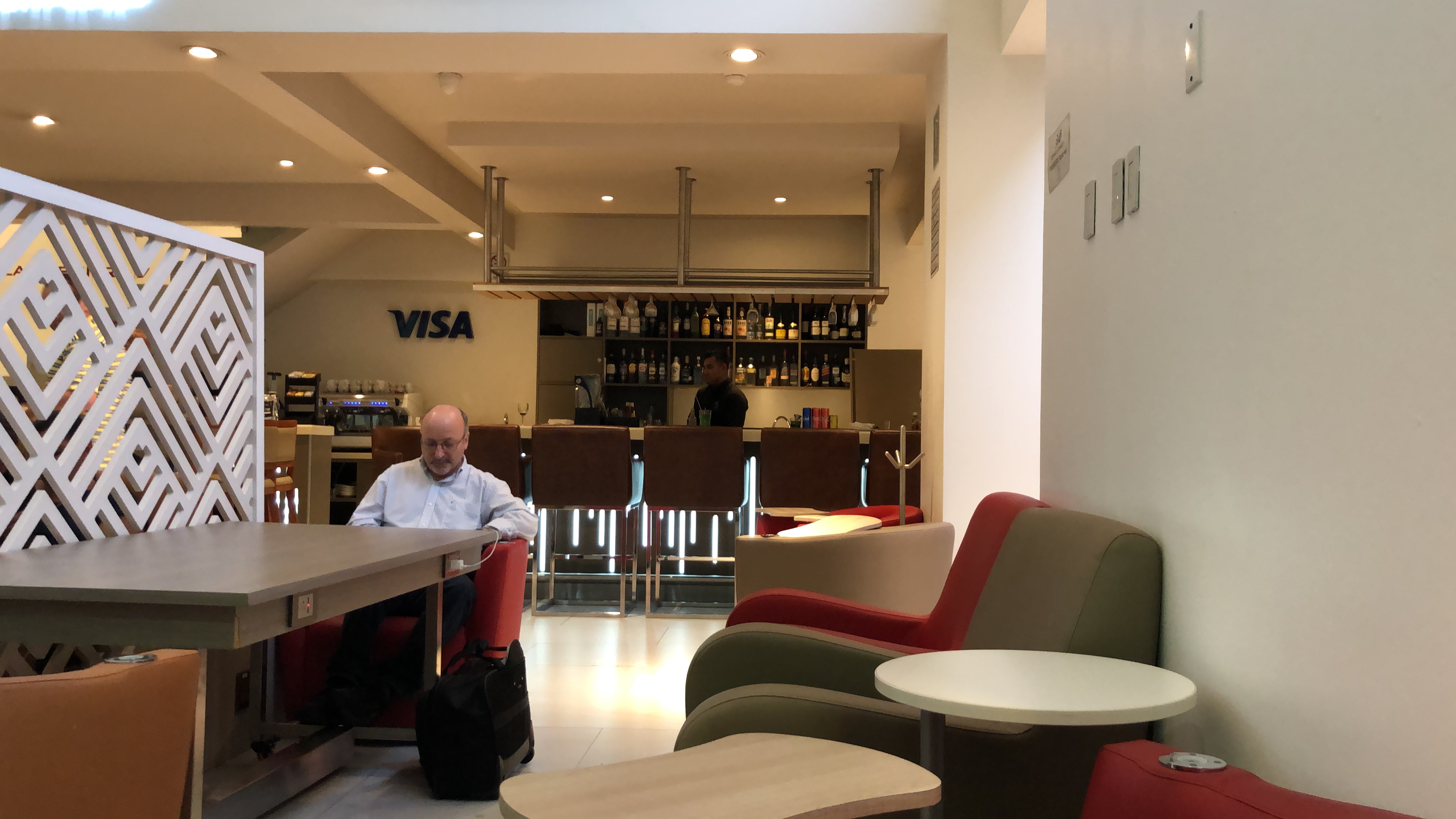 The Impact of COVID-19 on Airport Lounges: What’s Changed? (image credits: wikimedia)